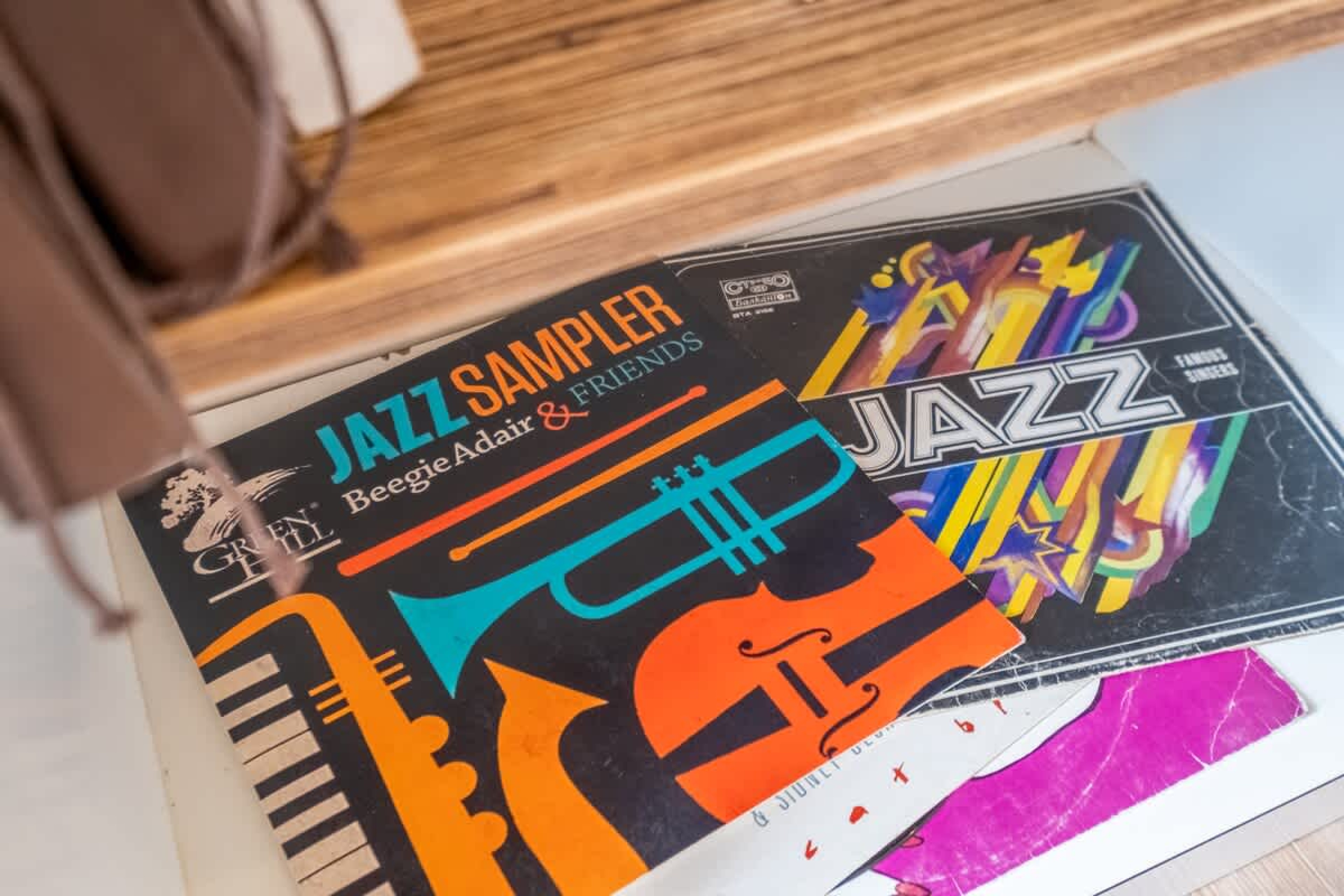 Scoutaround White Logo