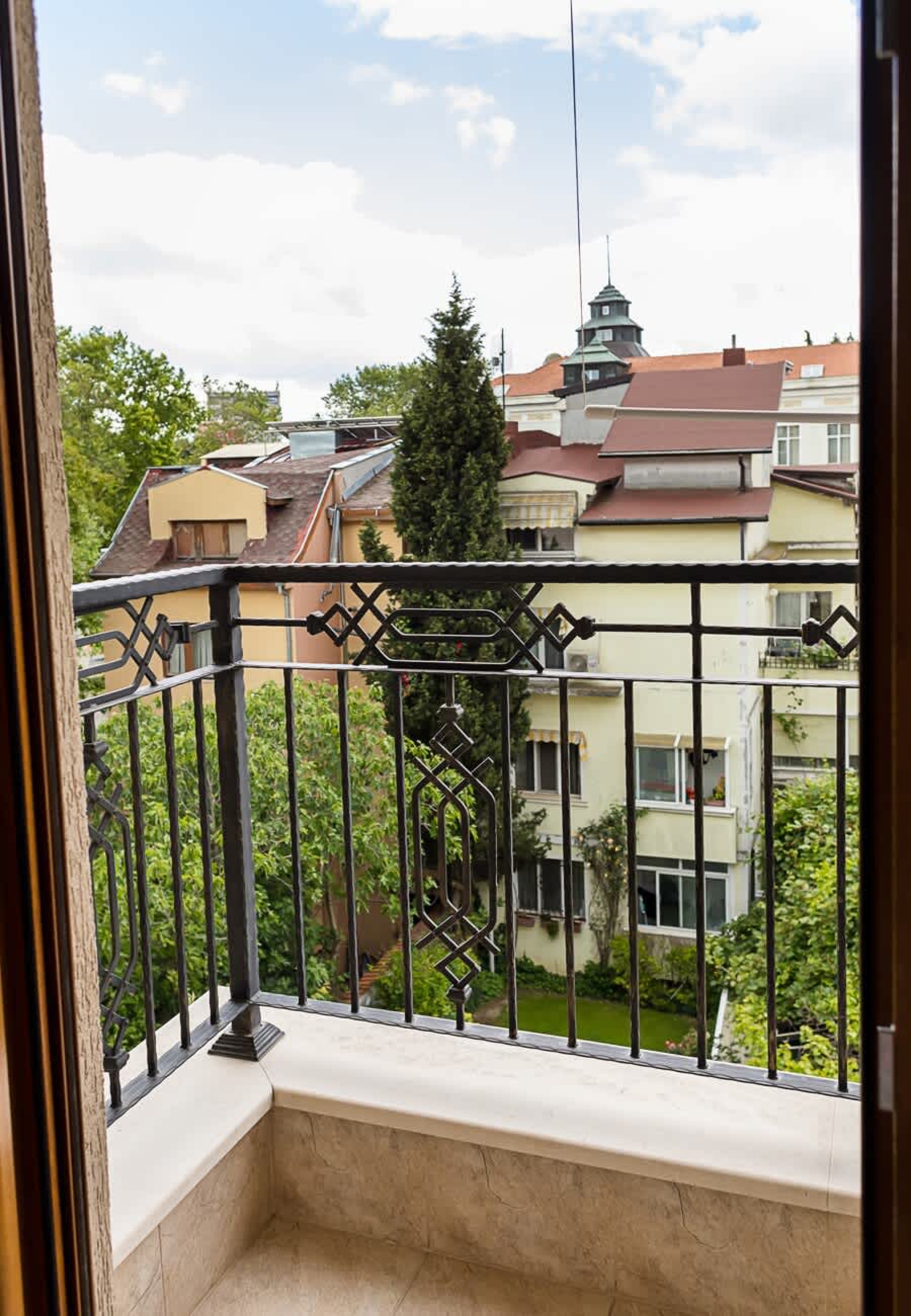 Scoutaround White Logo