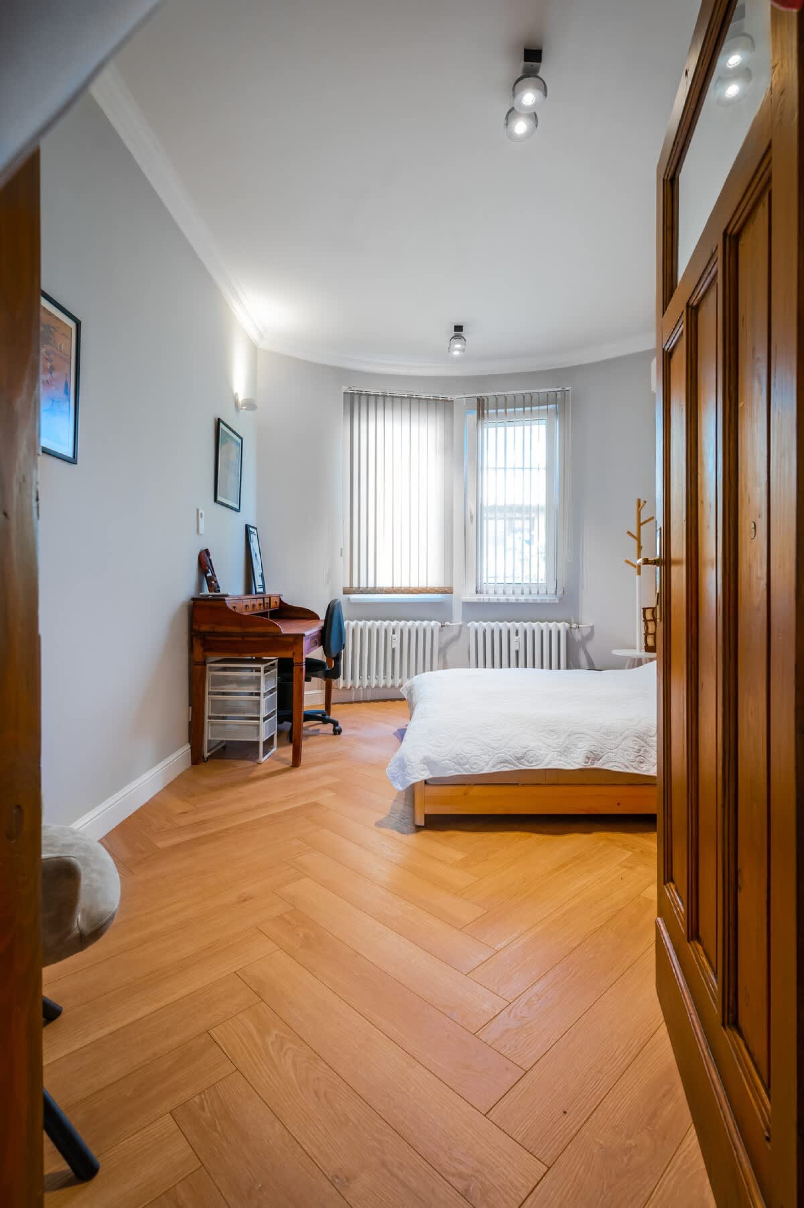 Scoutaround White Logo