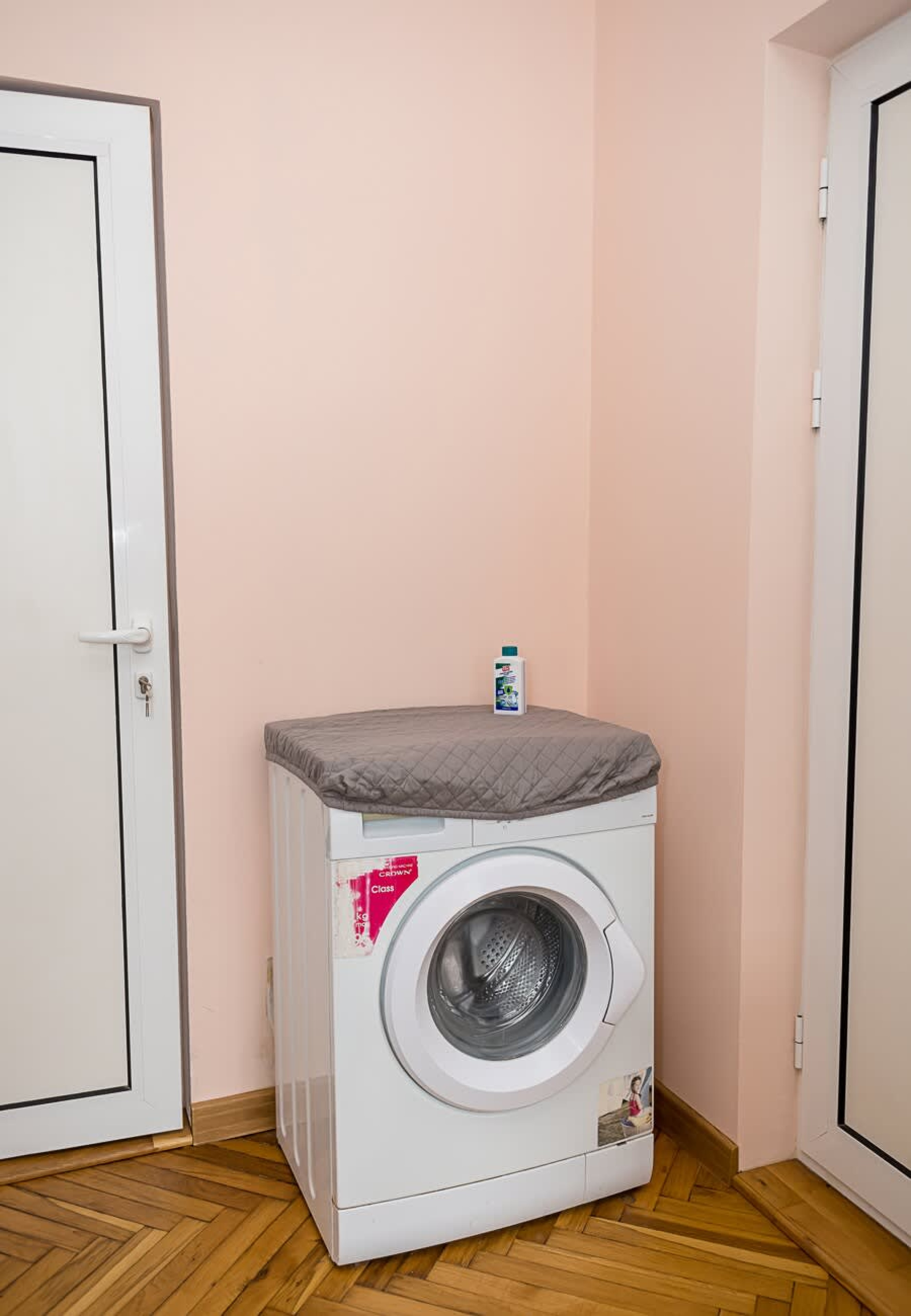 Scoutaround White Logo