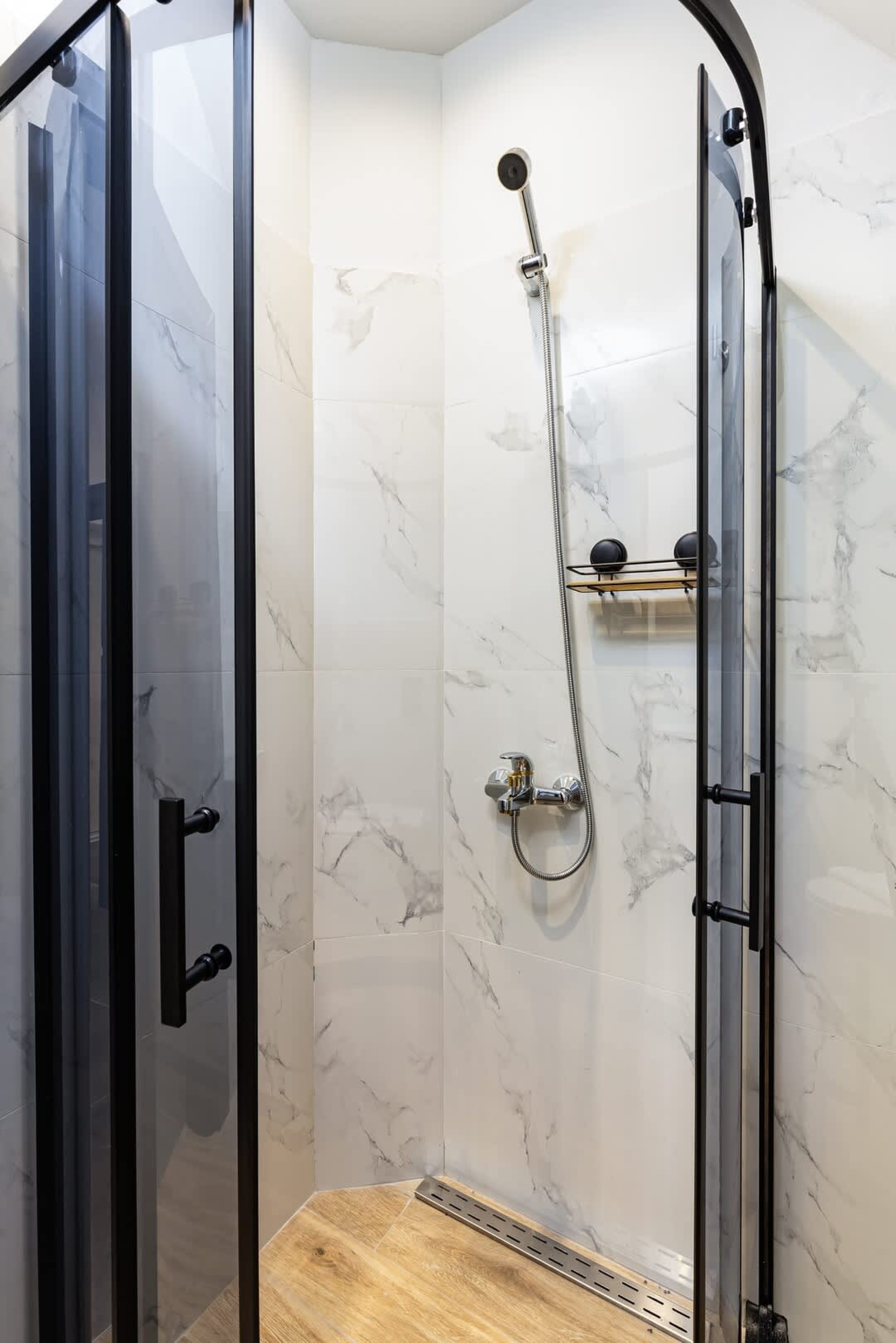 Scoutaround White Logo