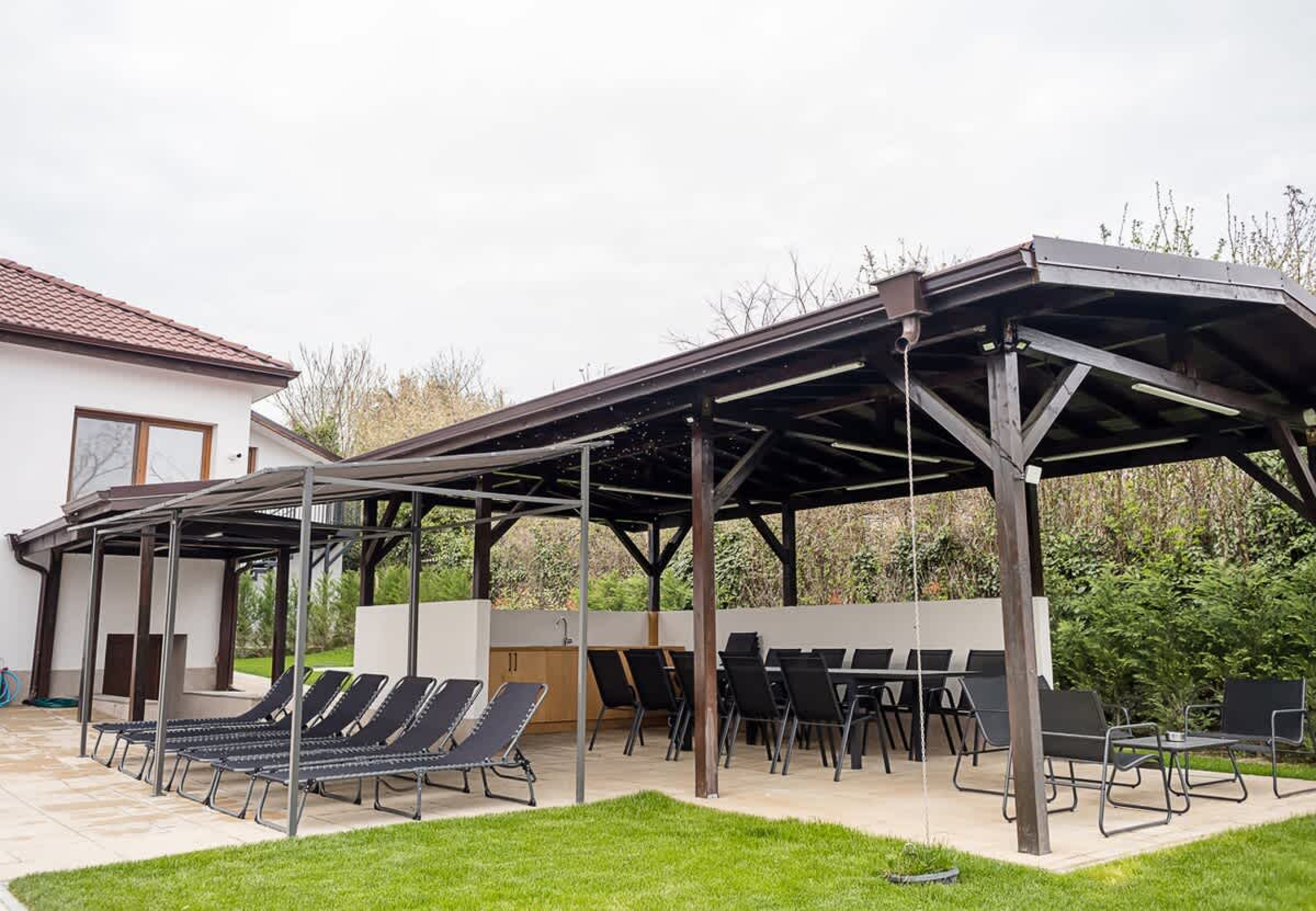 Scoutaround White Logo