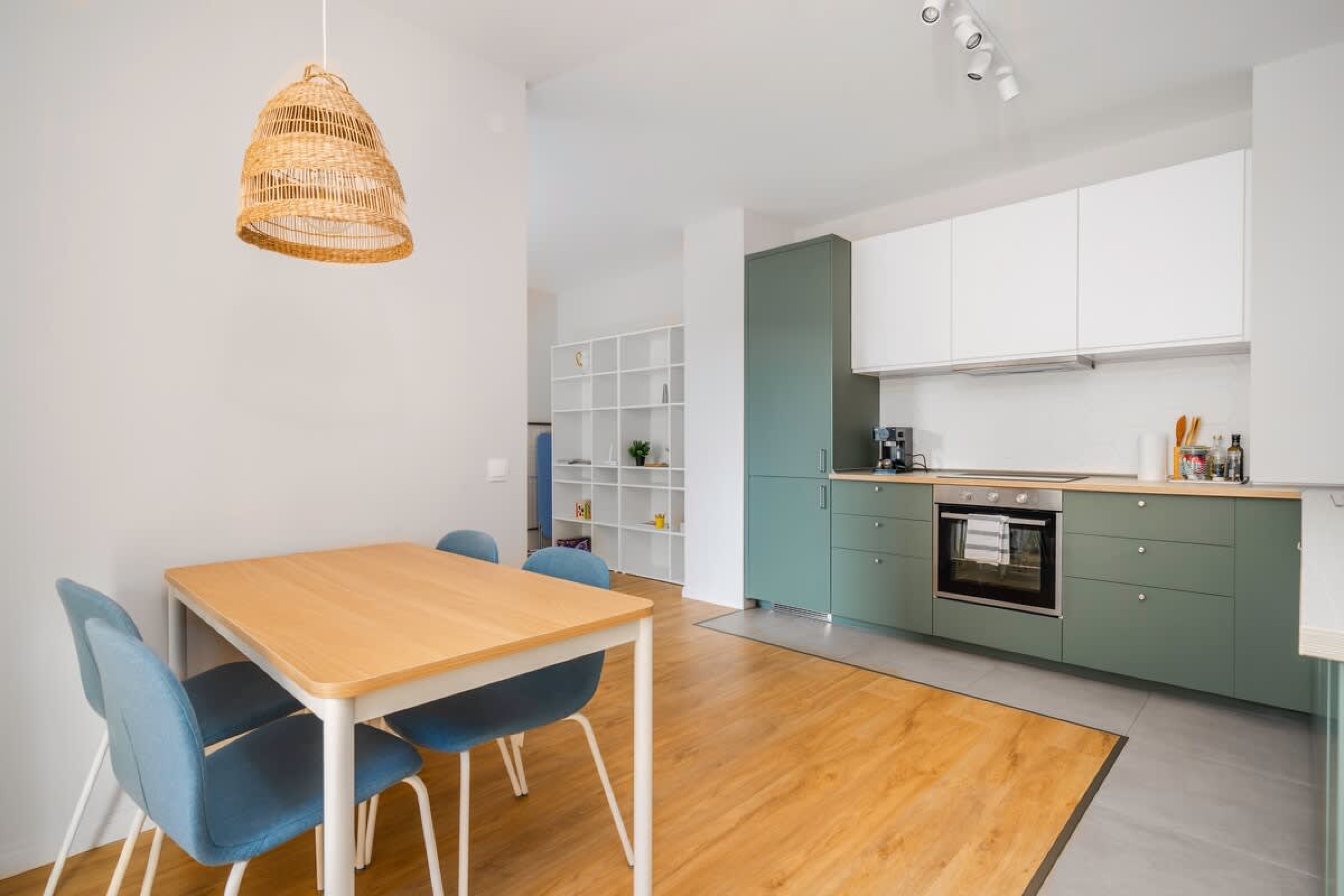 Scoutaround White Logo