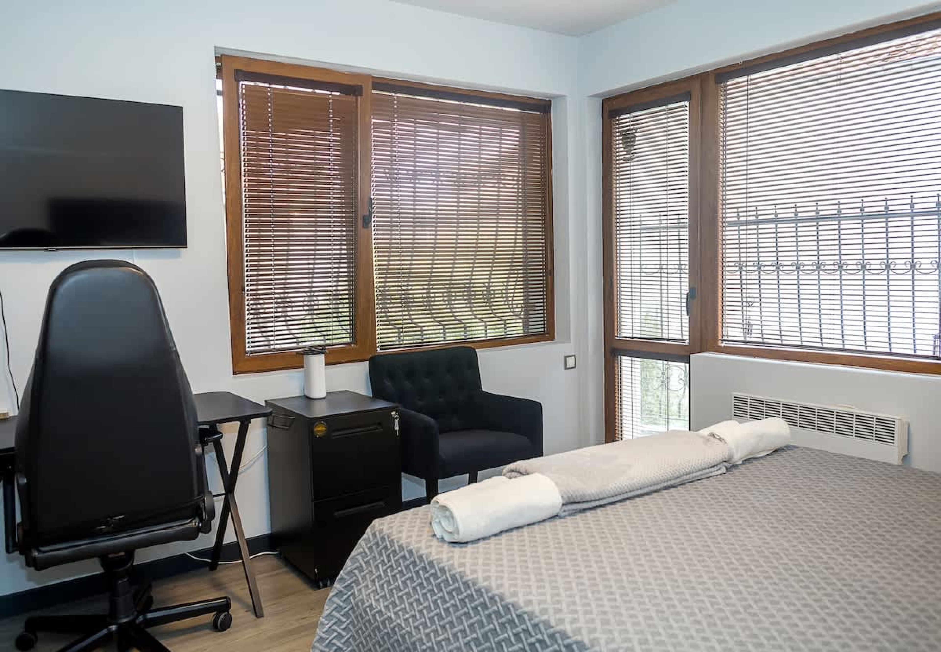 Scoutaround White Logo