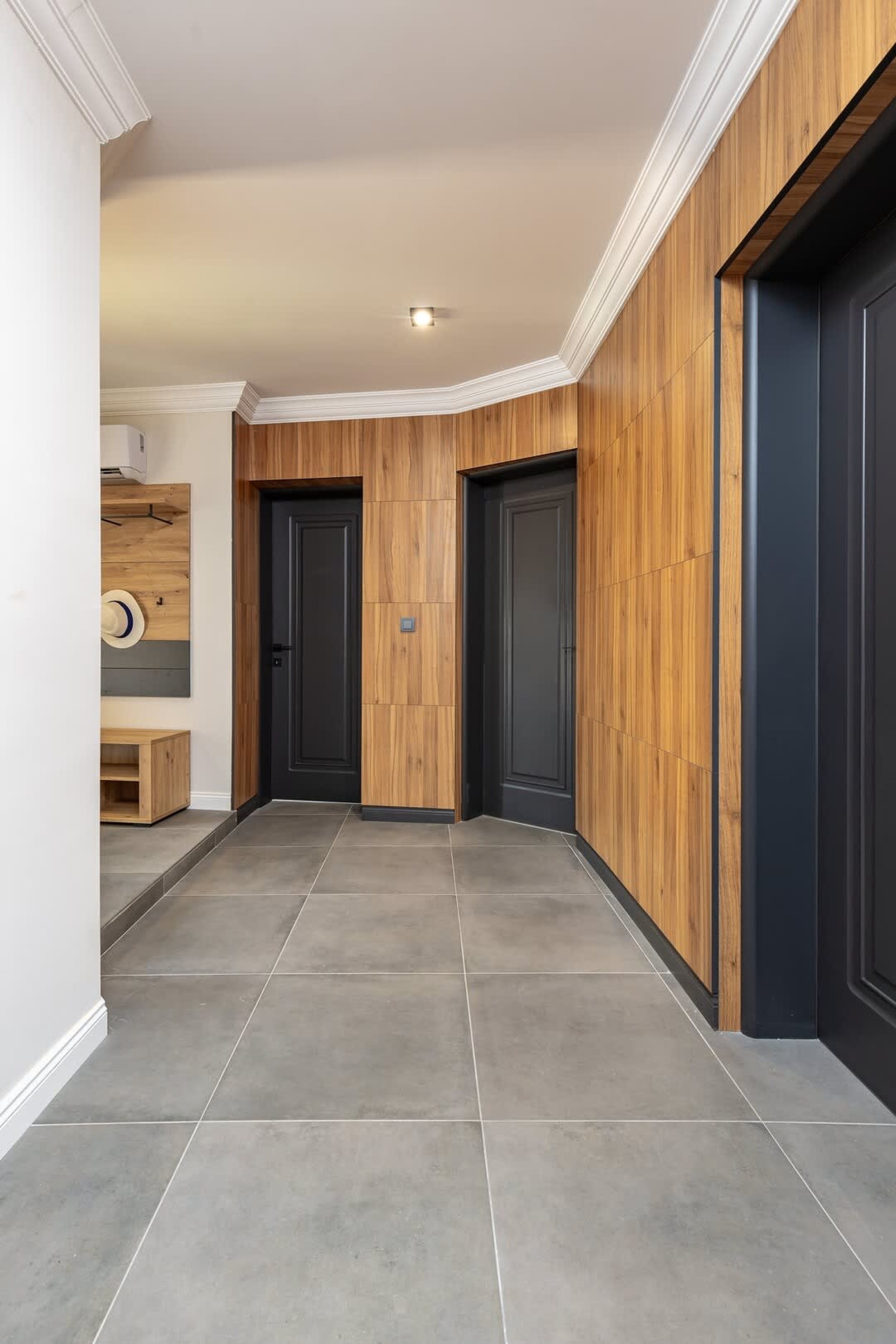 Scoutaround White Logo