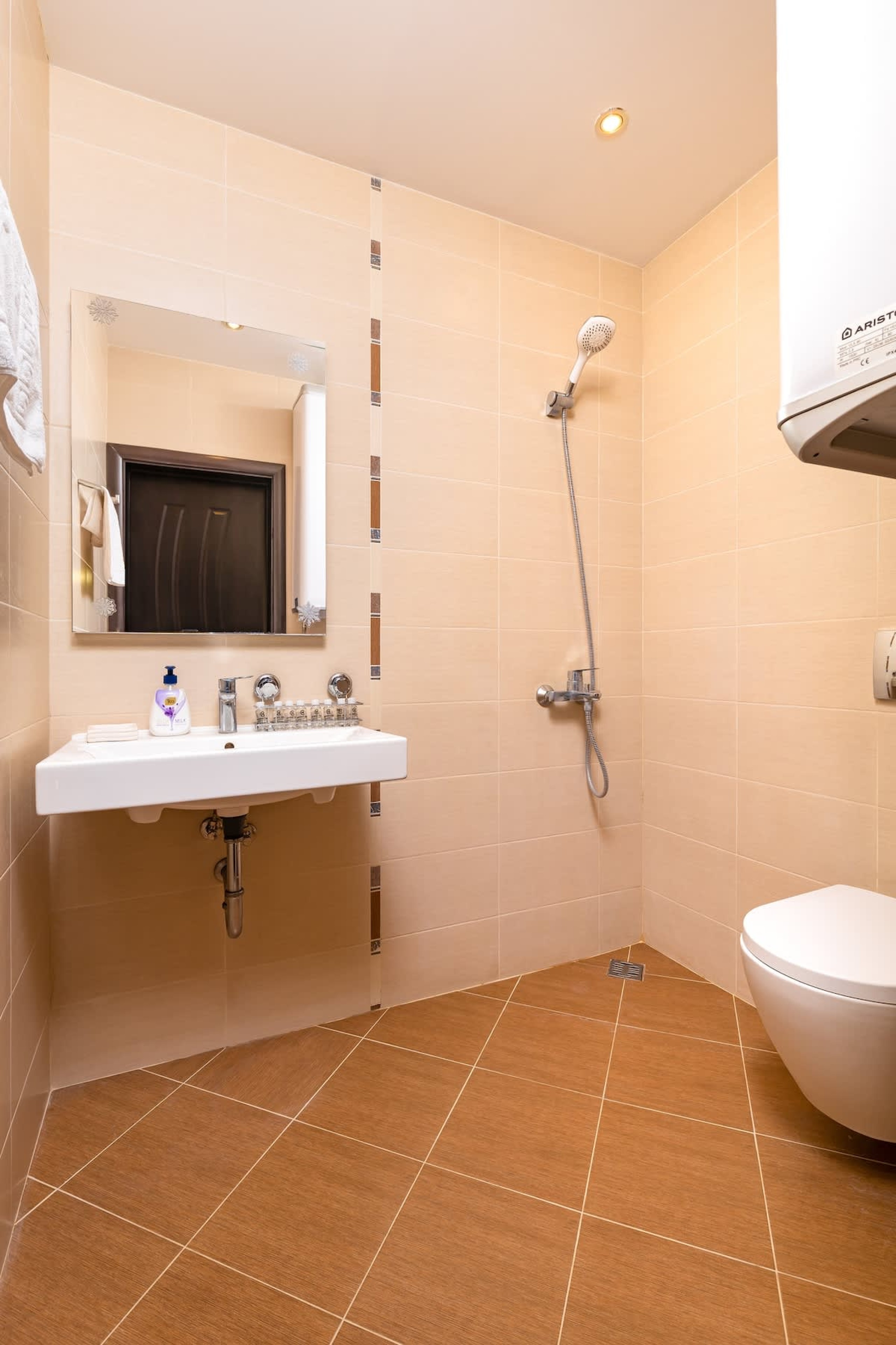 South Plovdiv - 2BD Flat with Balcony - Photo 5