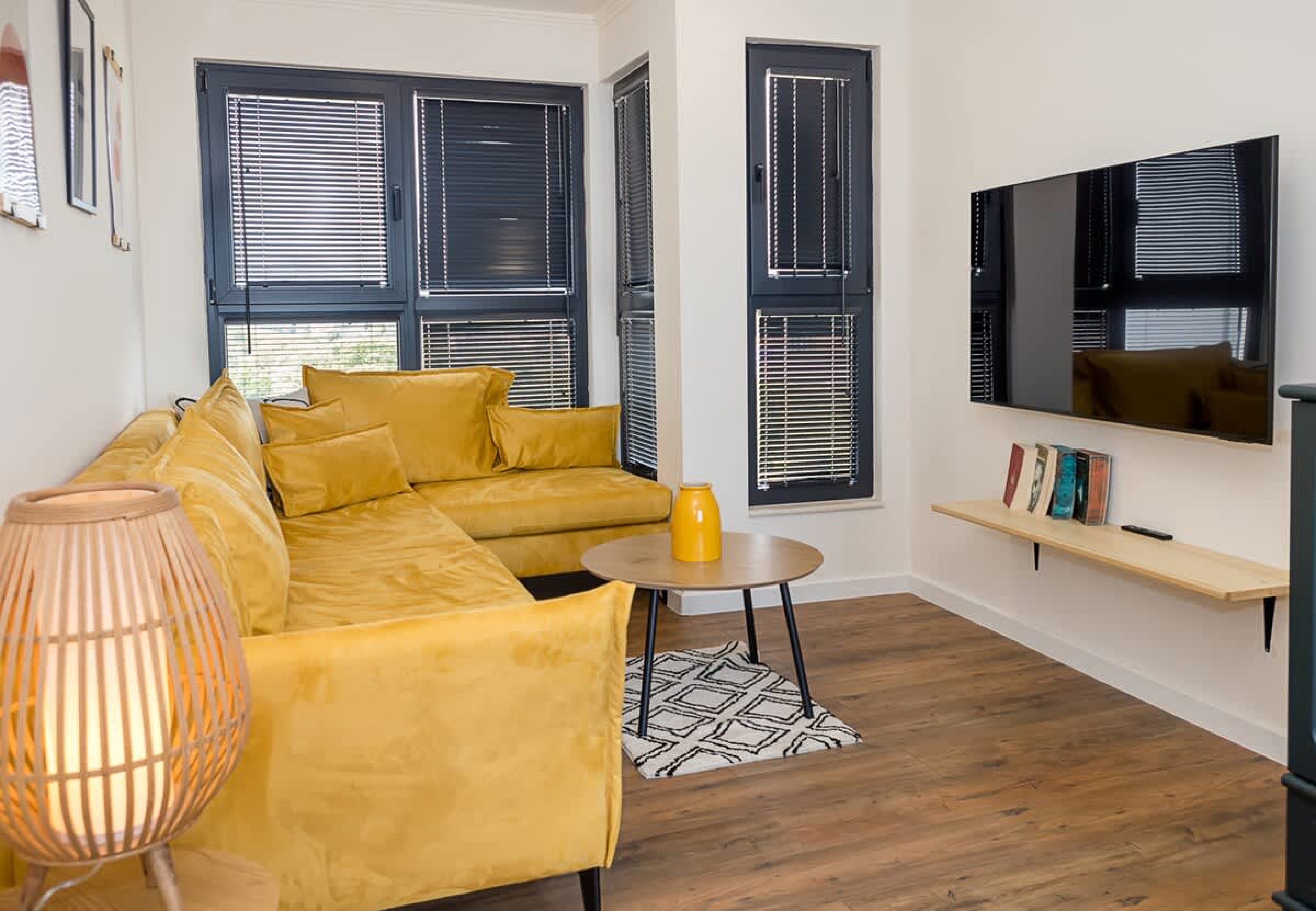 Scoutaround White Logo