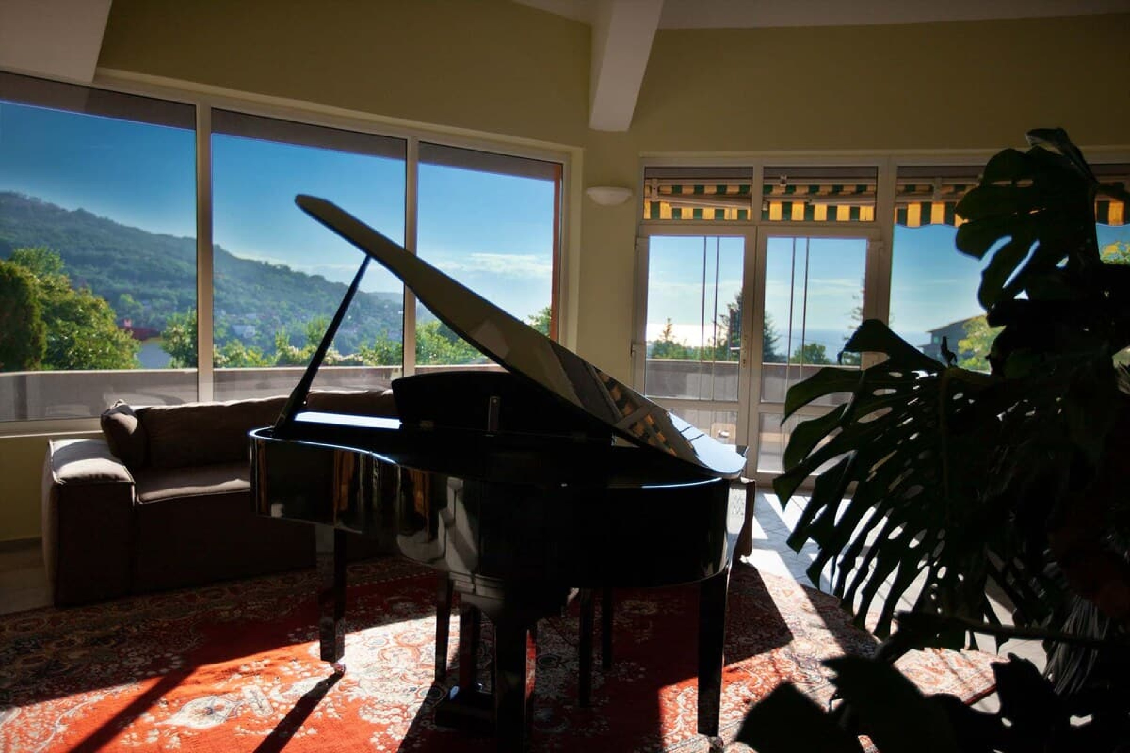 Scoutaround White Logo