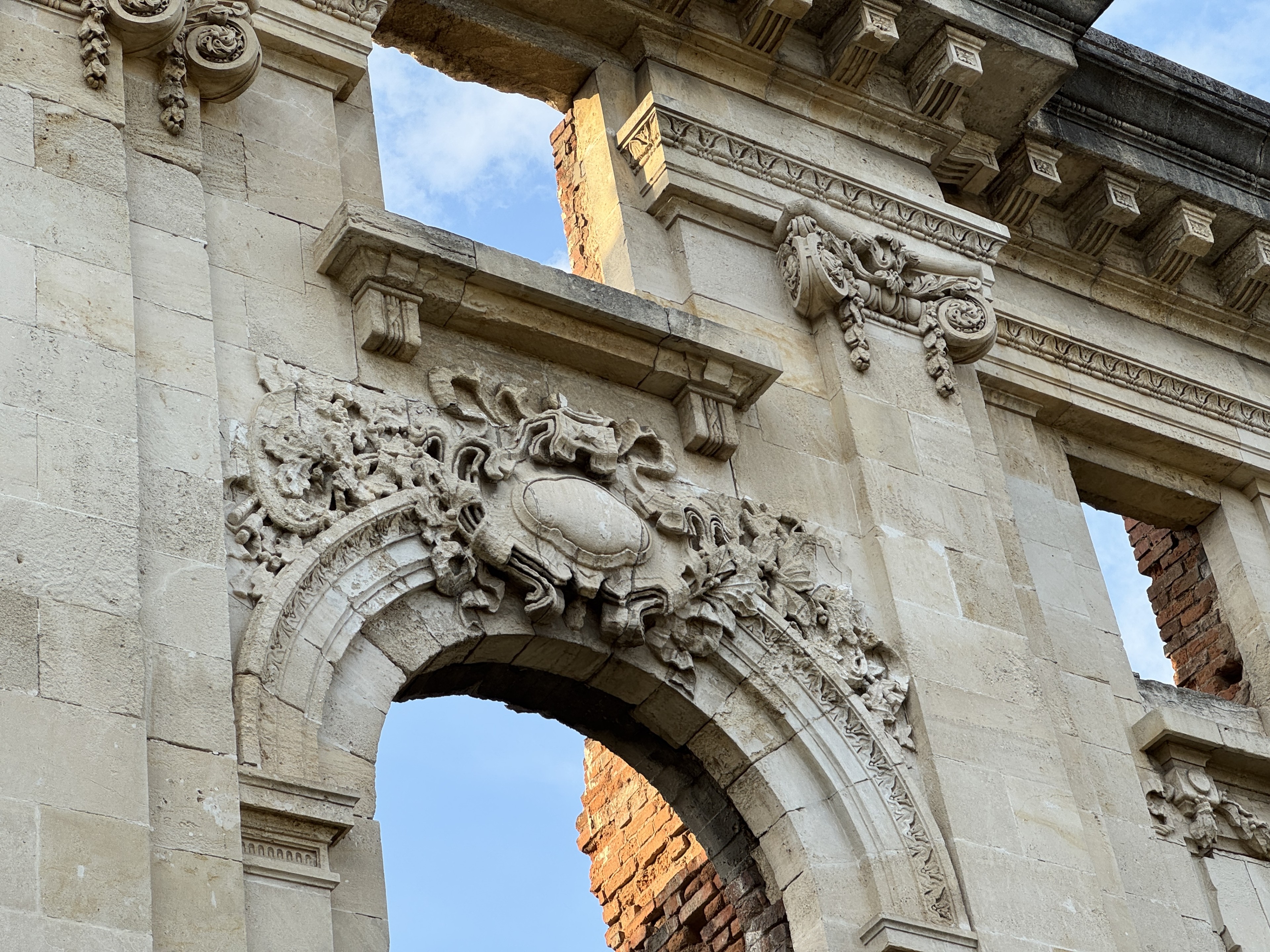 Scoutaround White Logo