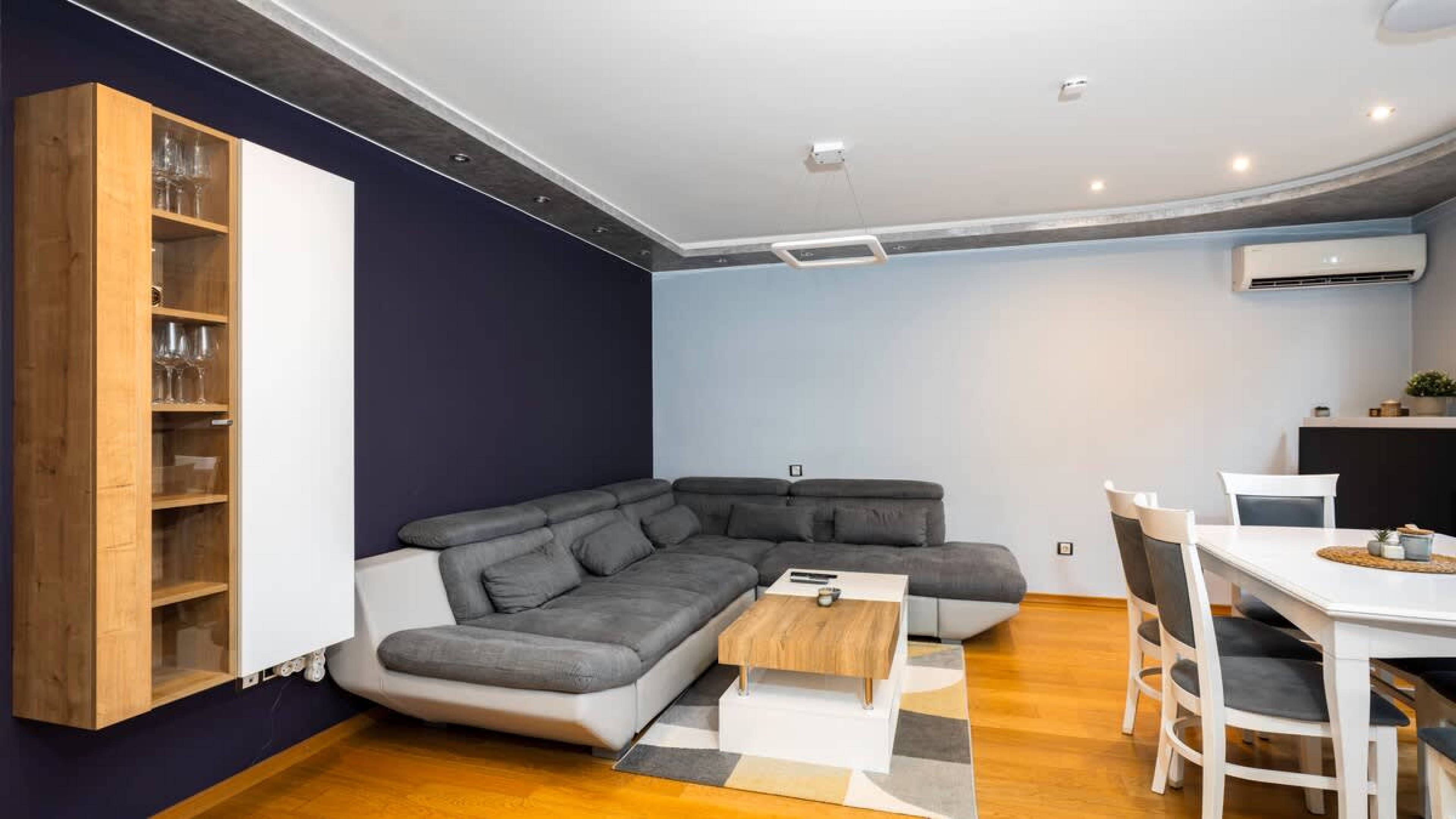 Scoutaround White Logo