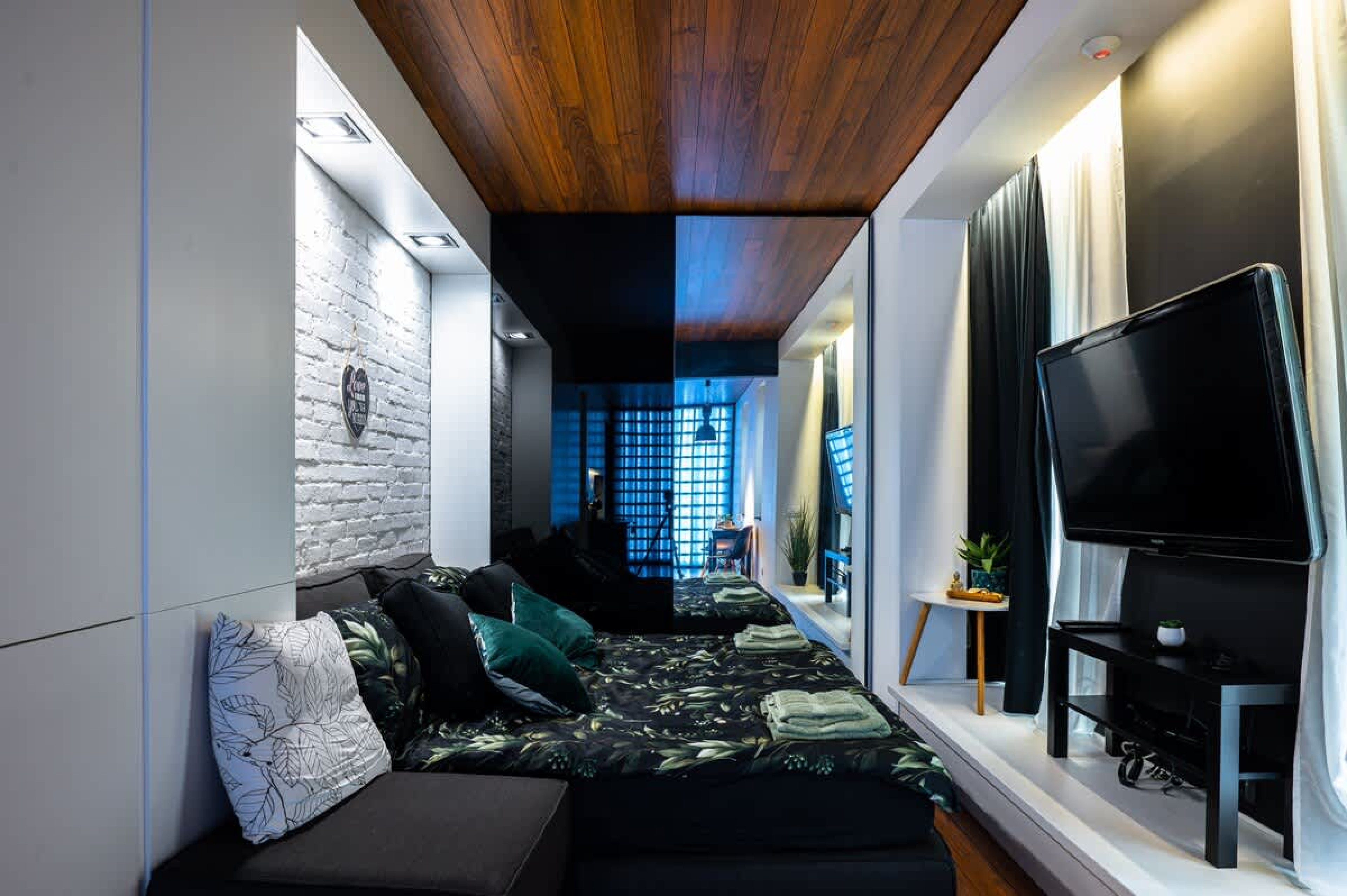 Scoutaround White Logo