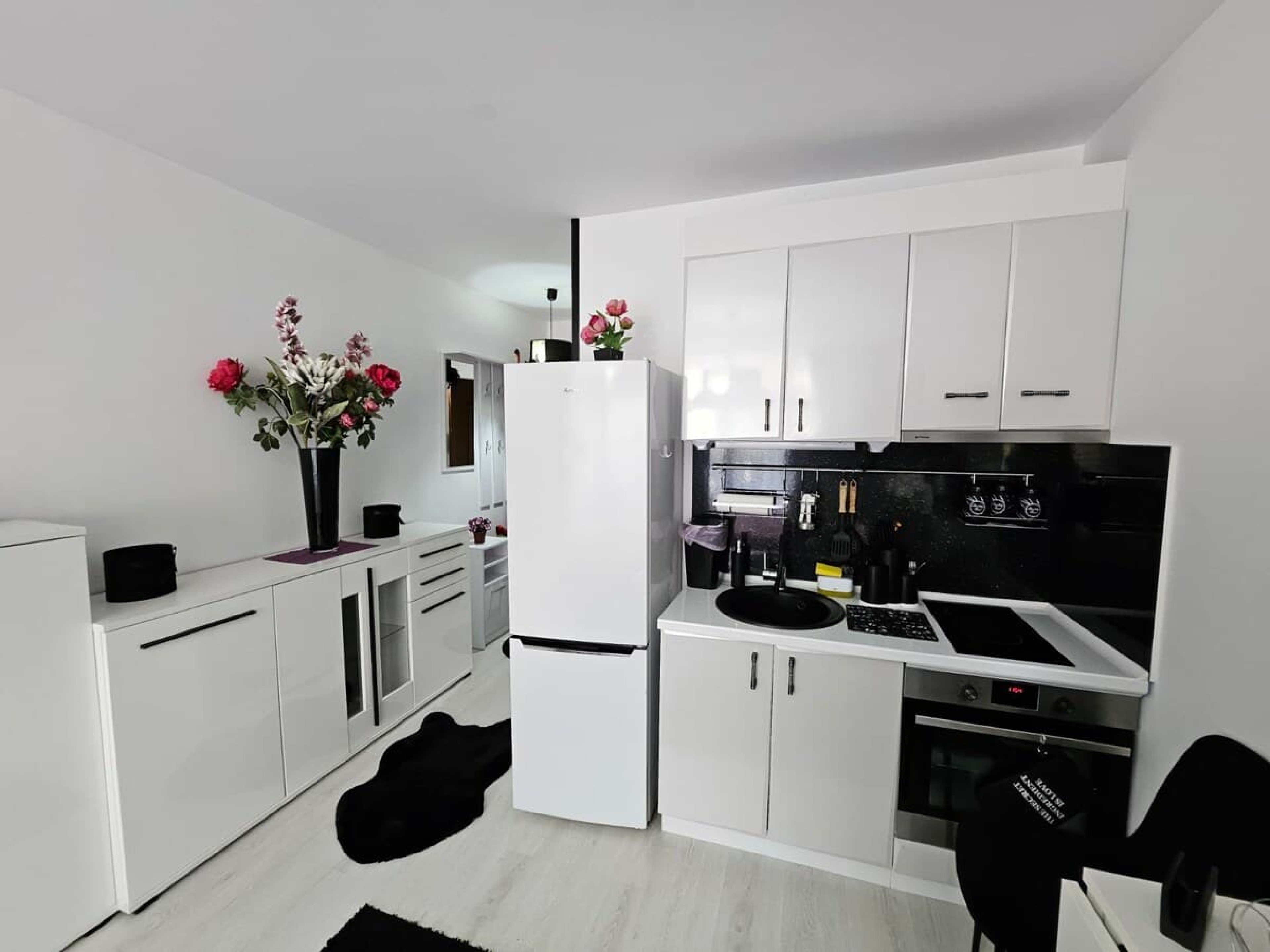 Romantic Sensual Retreat Studio by Flat Manager - Photo 15