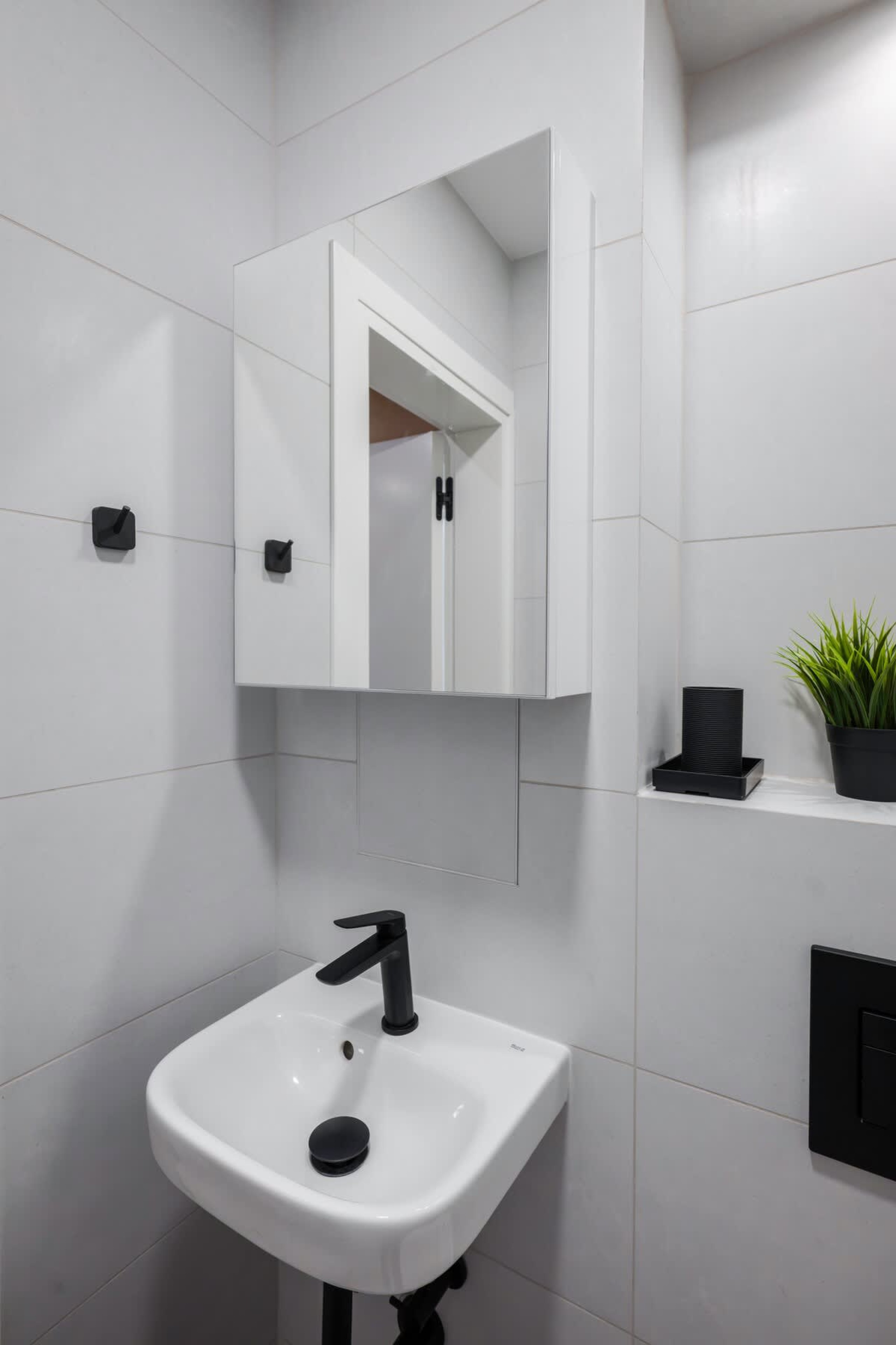 Scoutaround White Logo