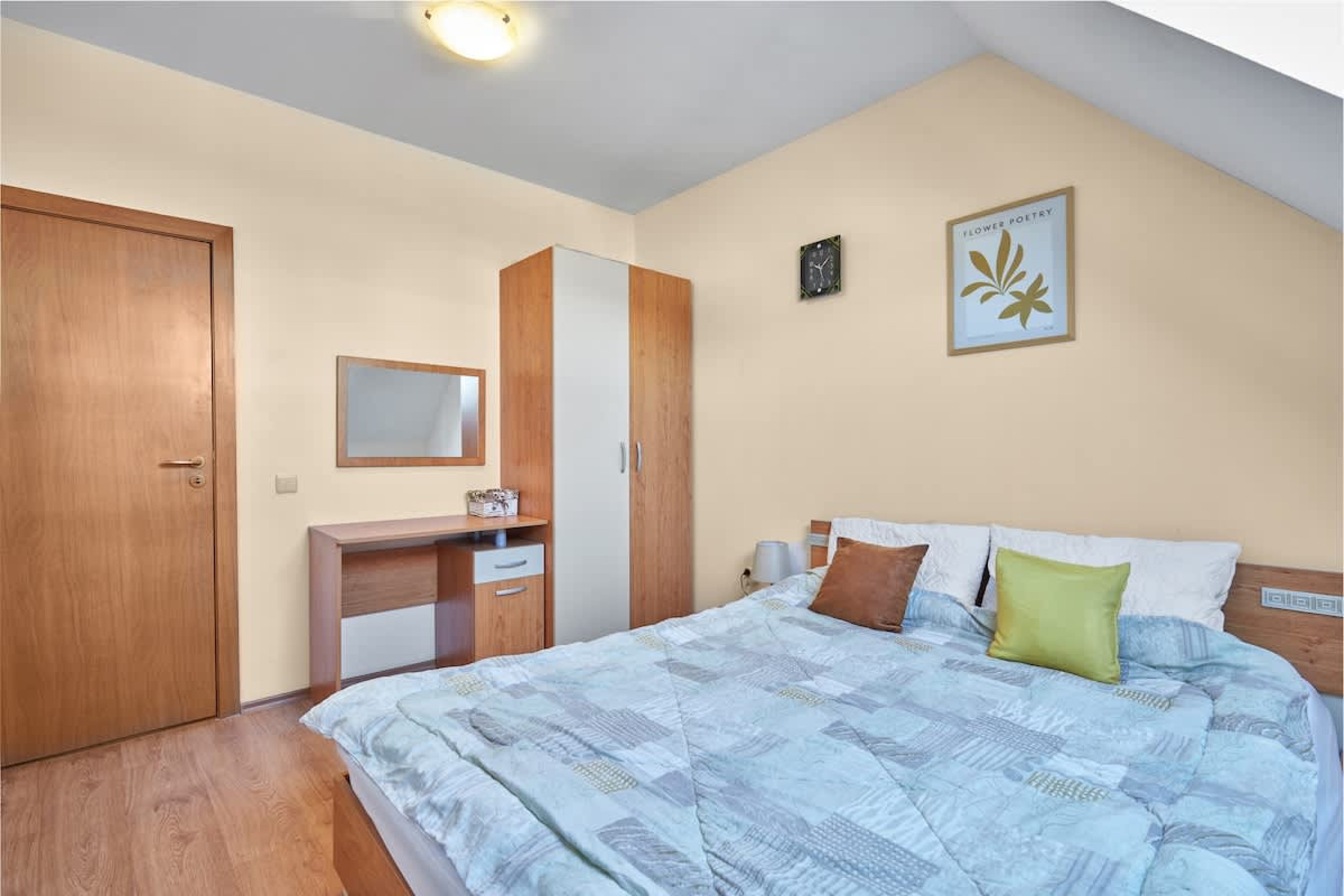 Scoutaround White Logo