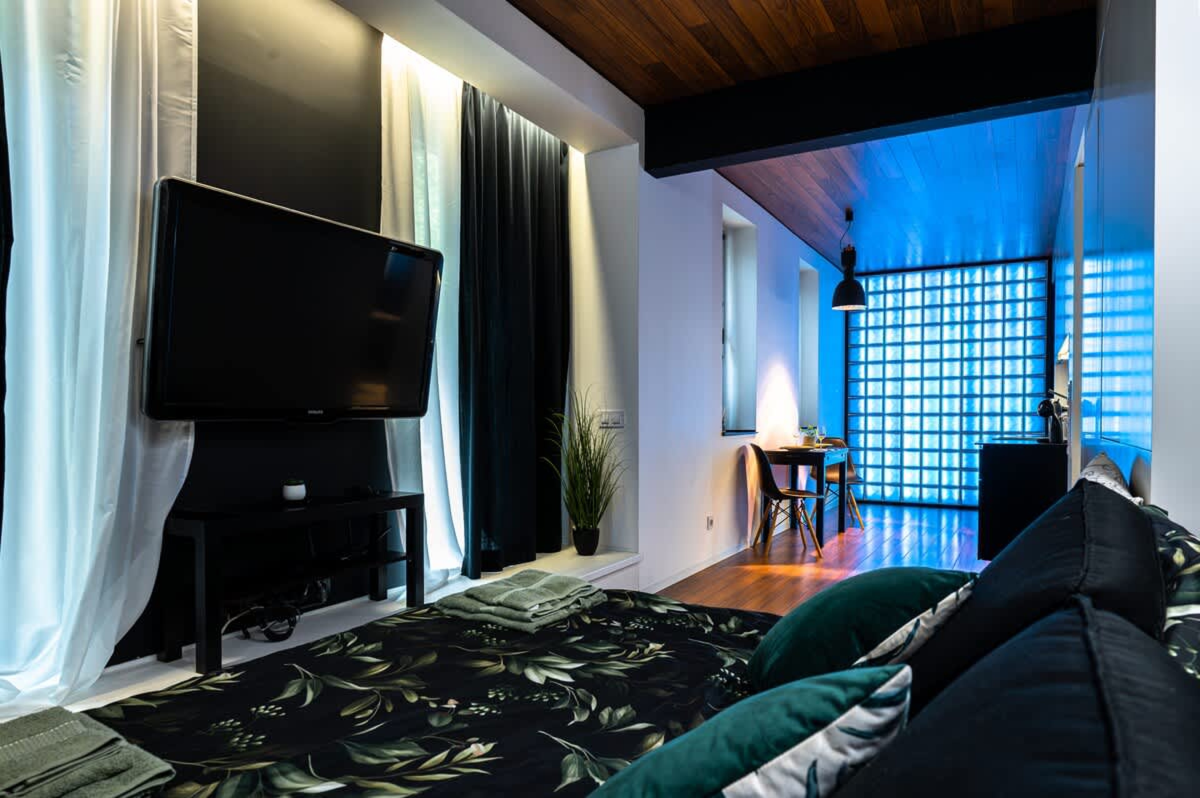 Scoutaround White Logo