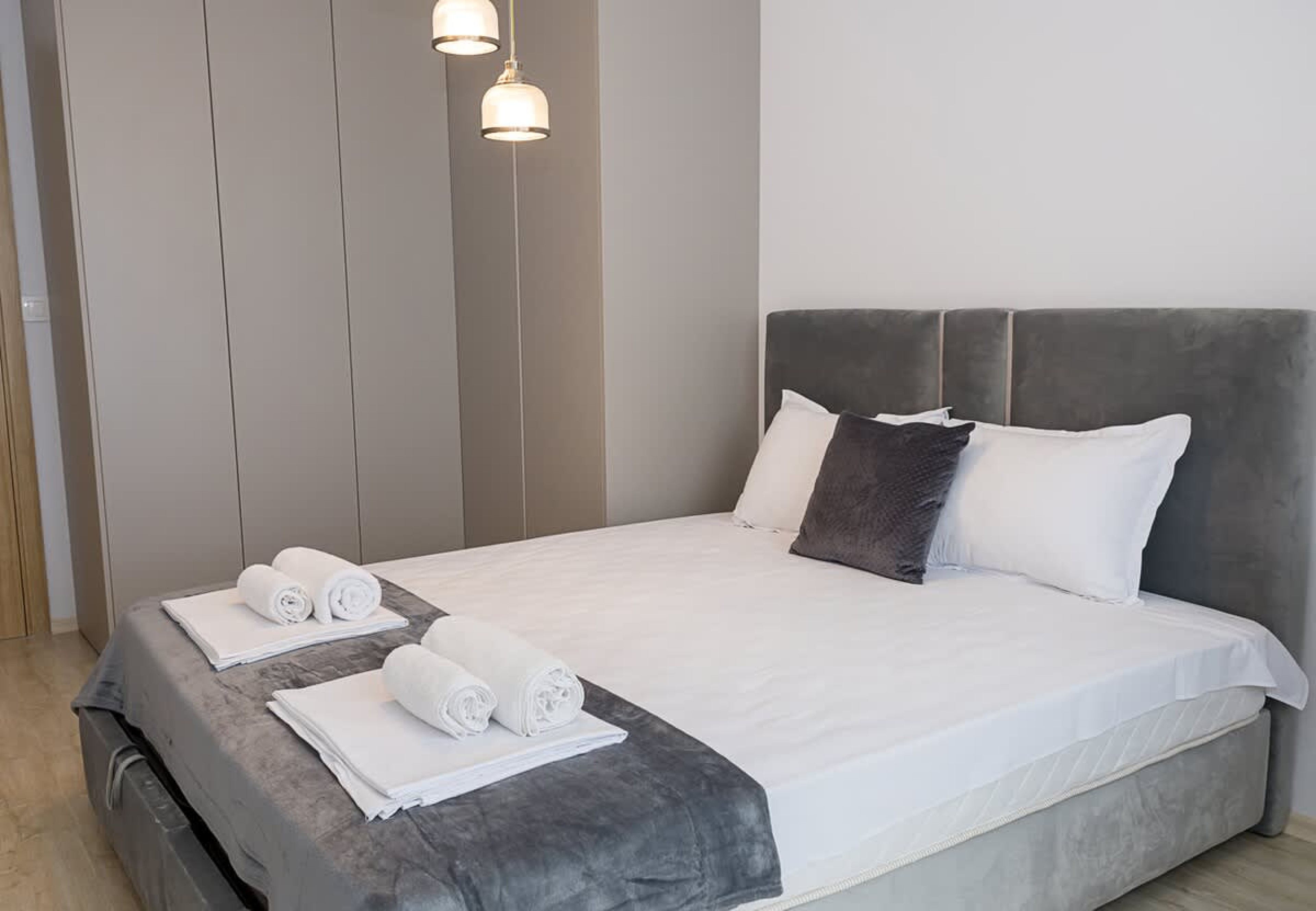 Scoutaround White Logo