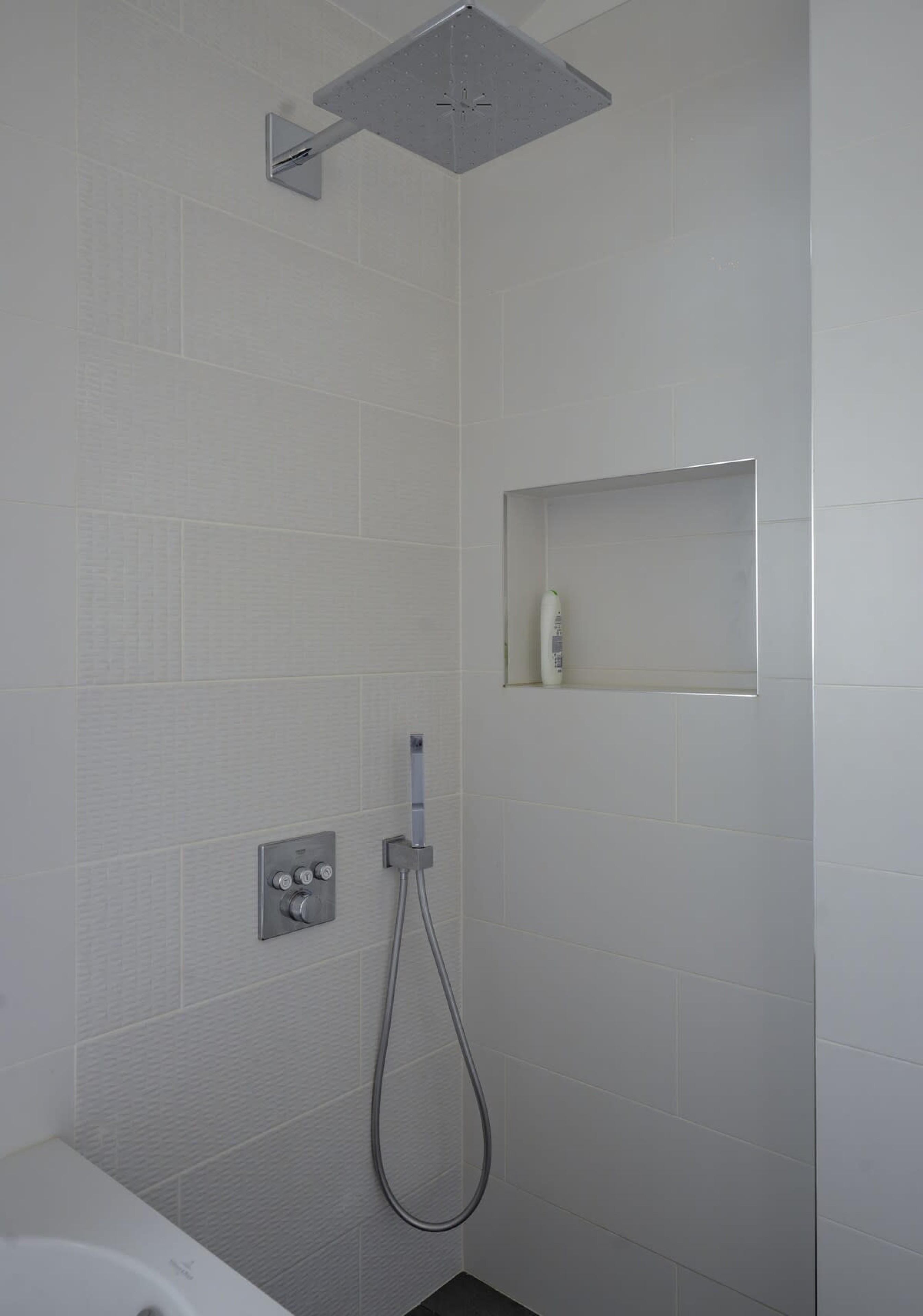 Scoutaround White Logo