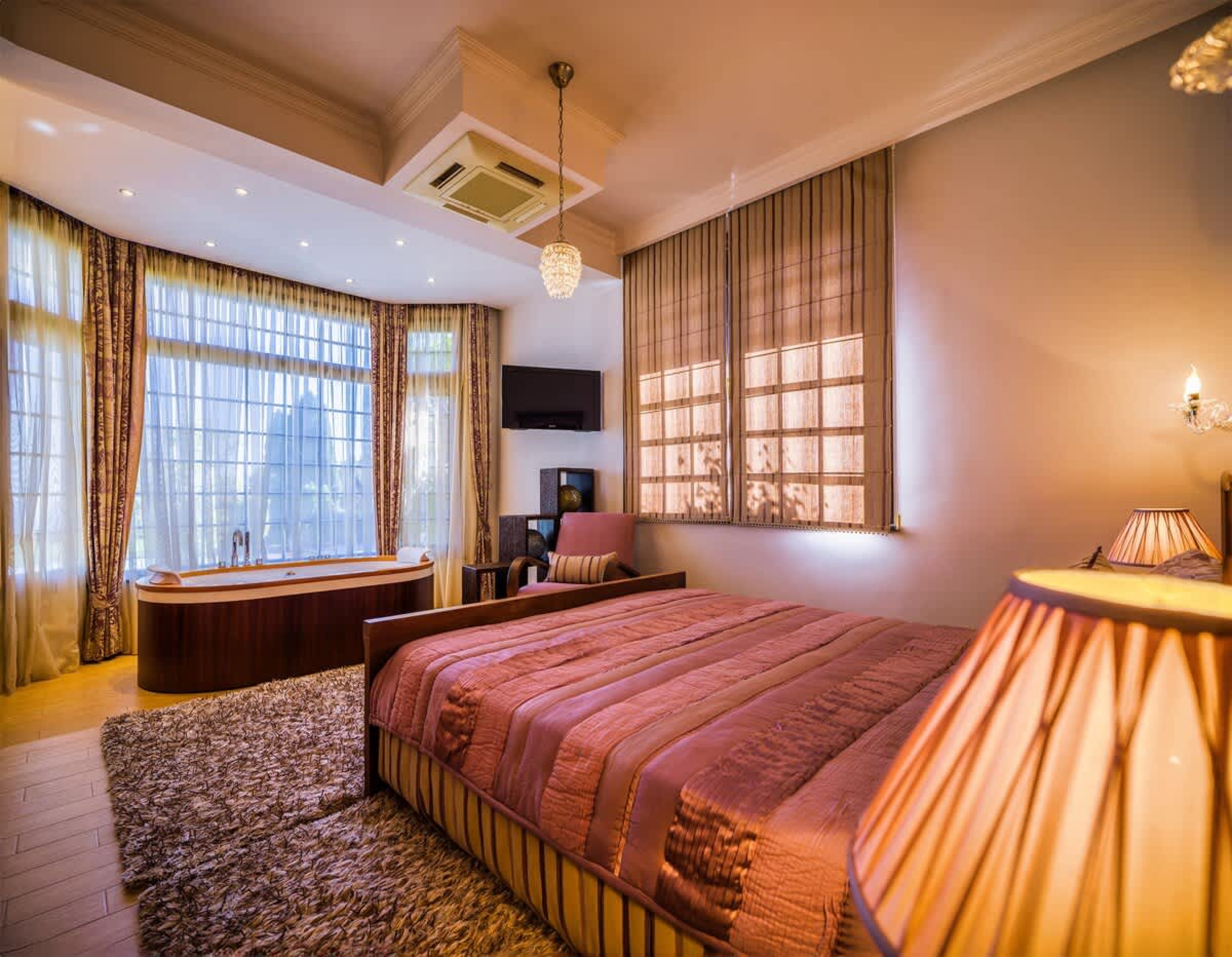 Scoutaround White Logo