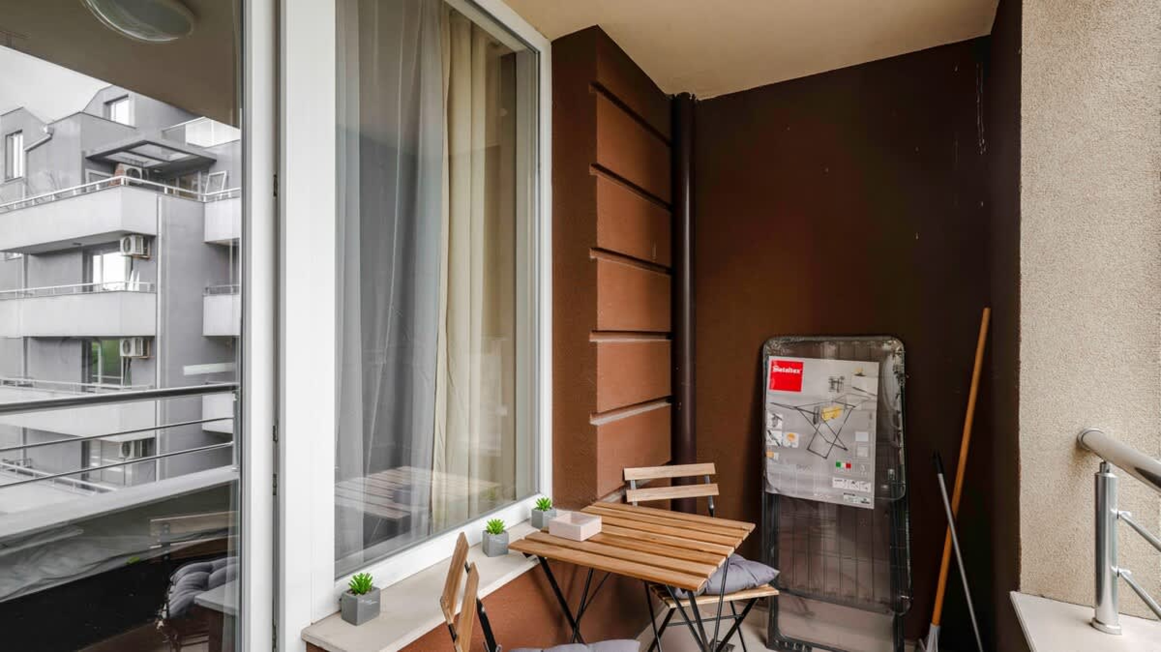 Scoutaround White Logo