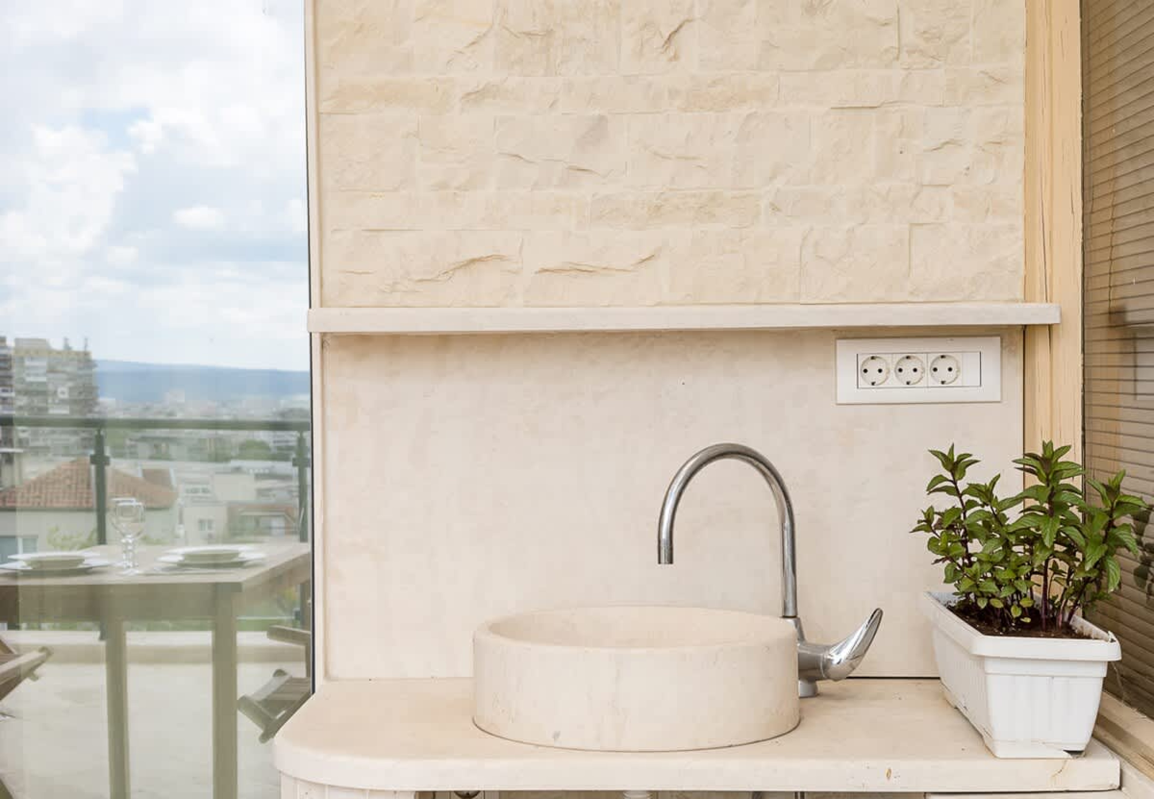 Scoutaround White Logo