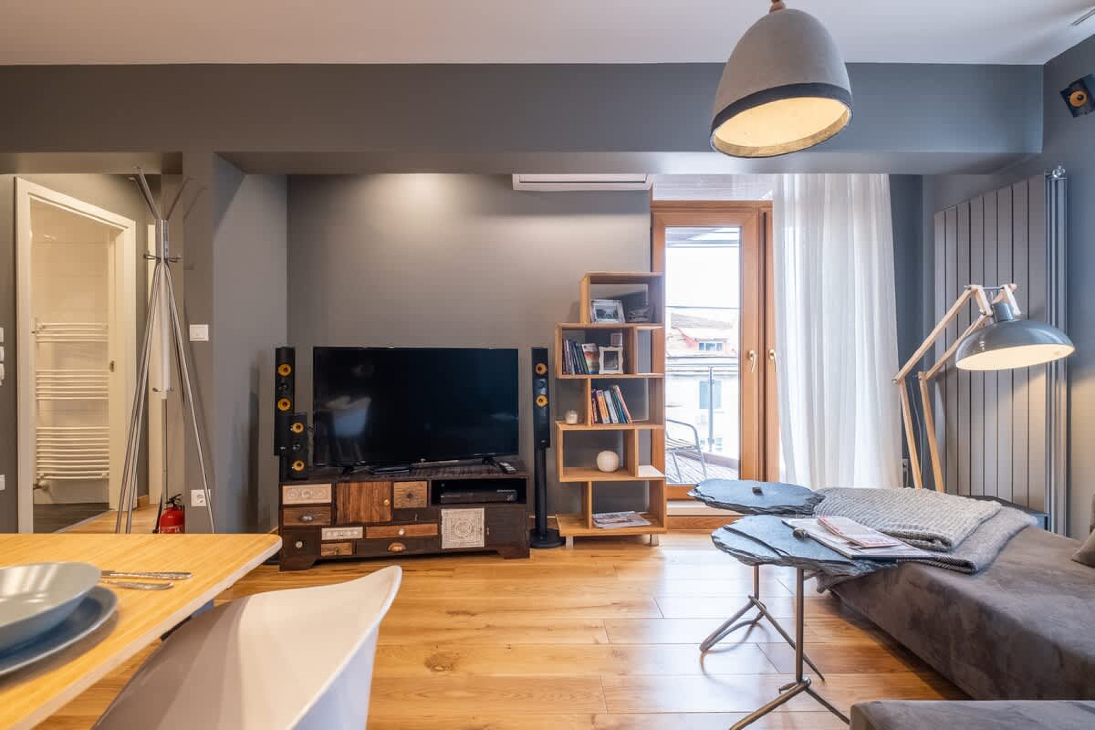 Scoutaround White Logo