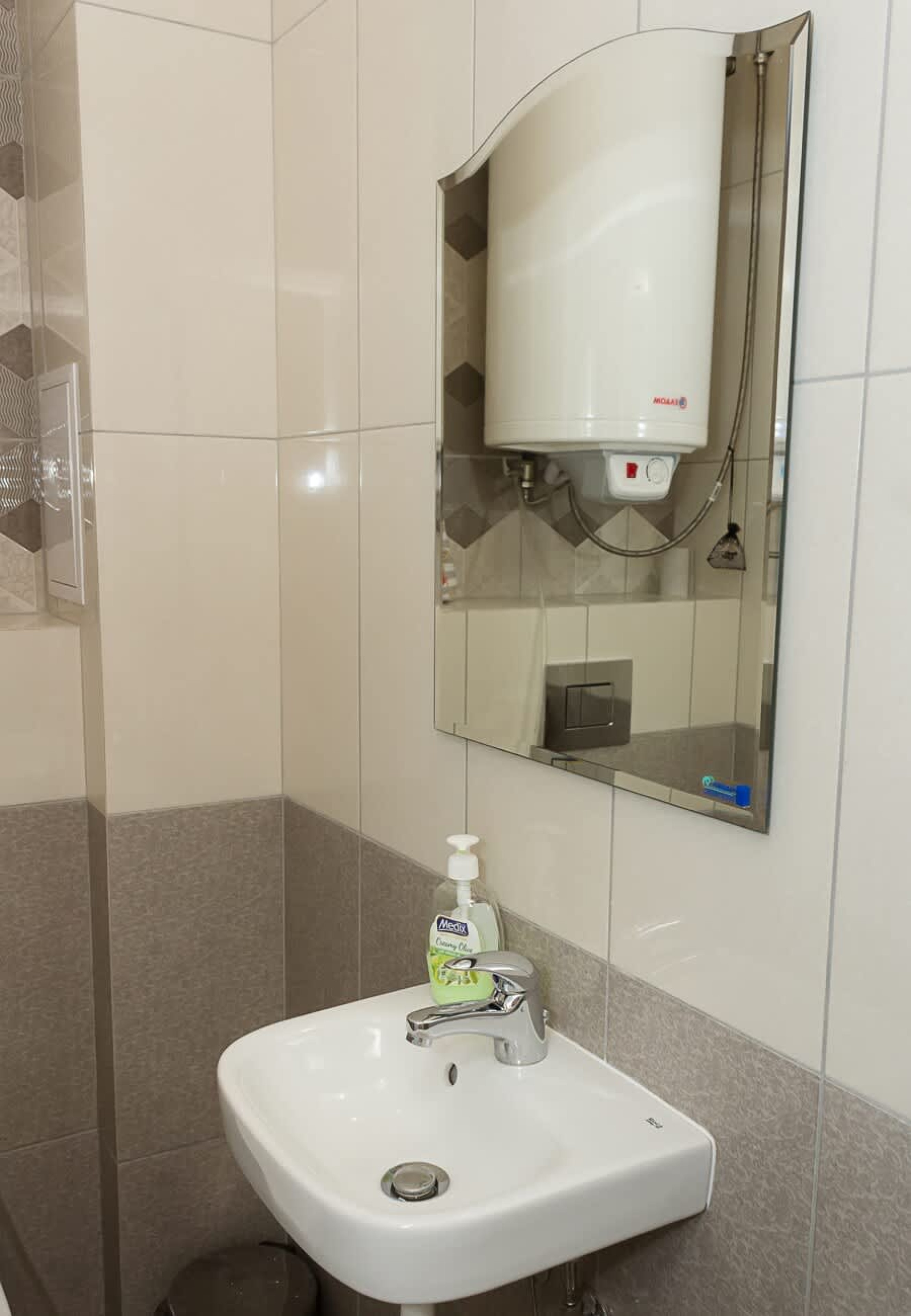 Scoutaround White Logo