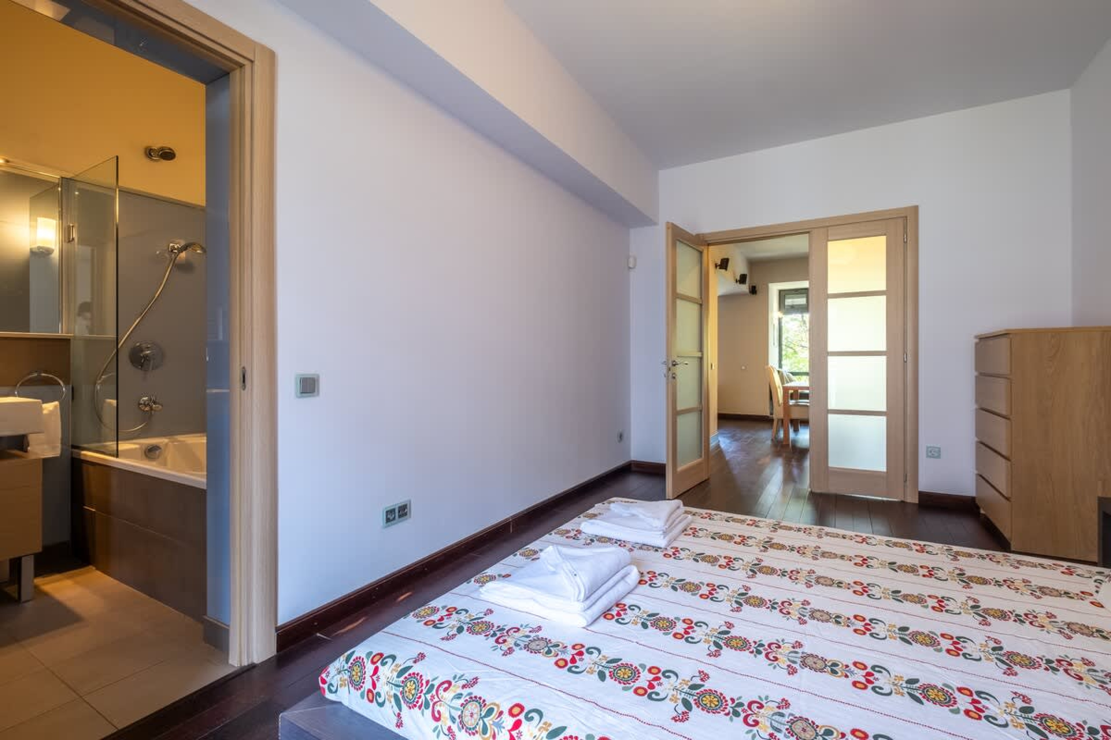 Scoutaround White Logo