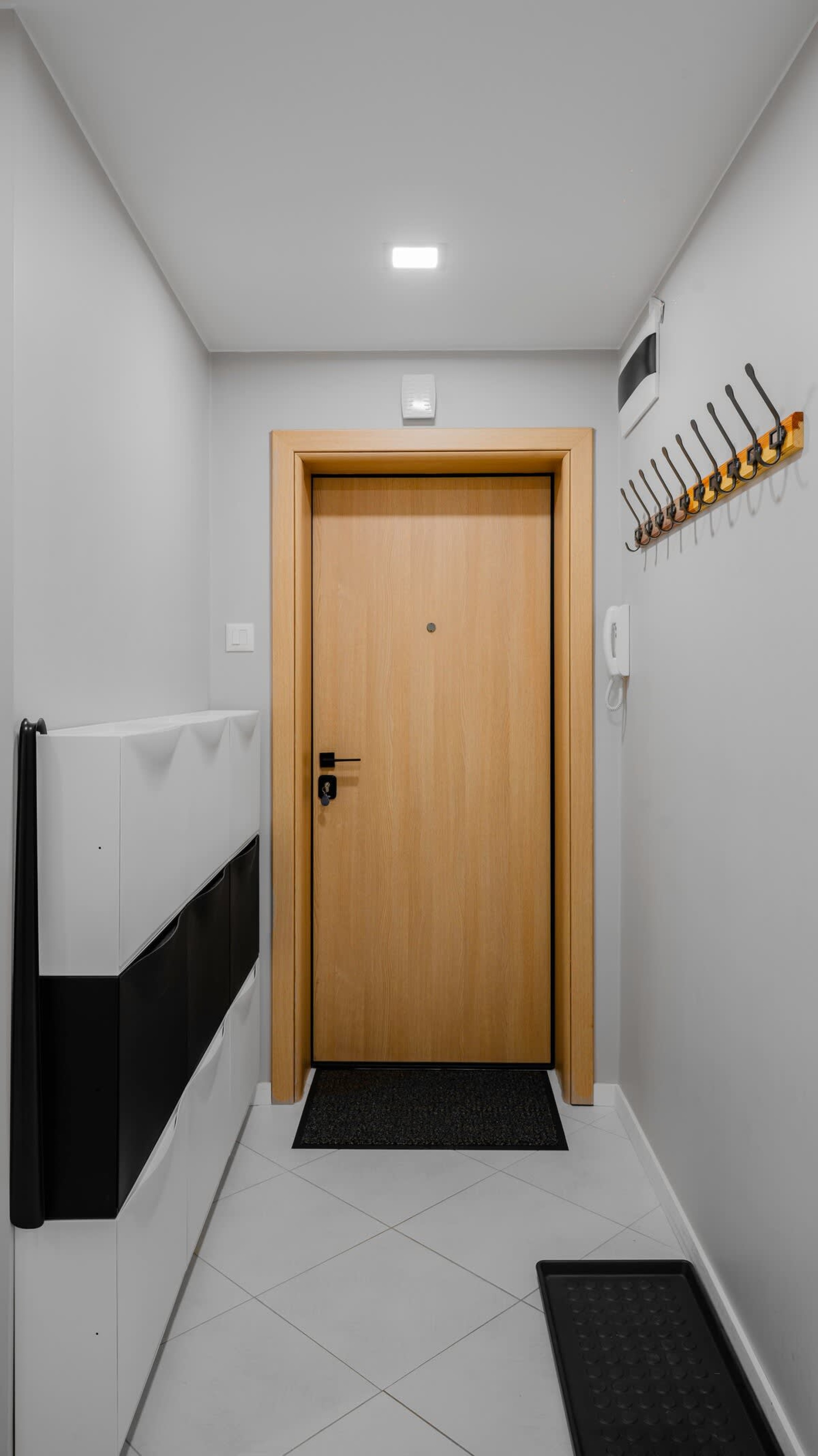 Scoutaround White Logo