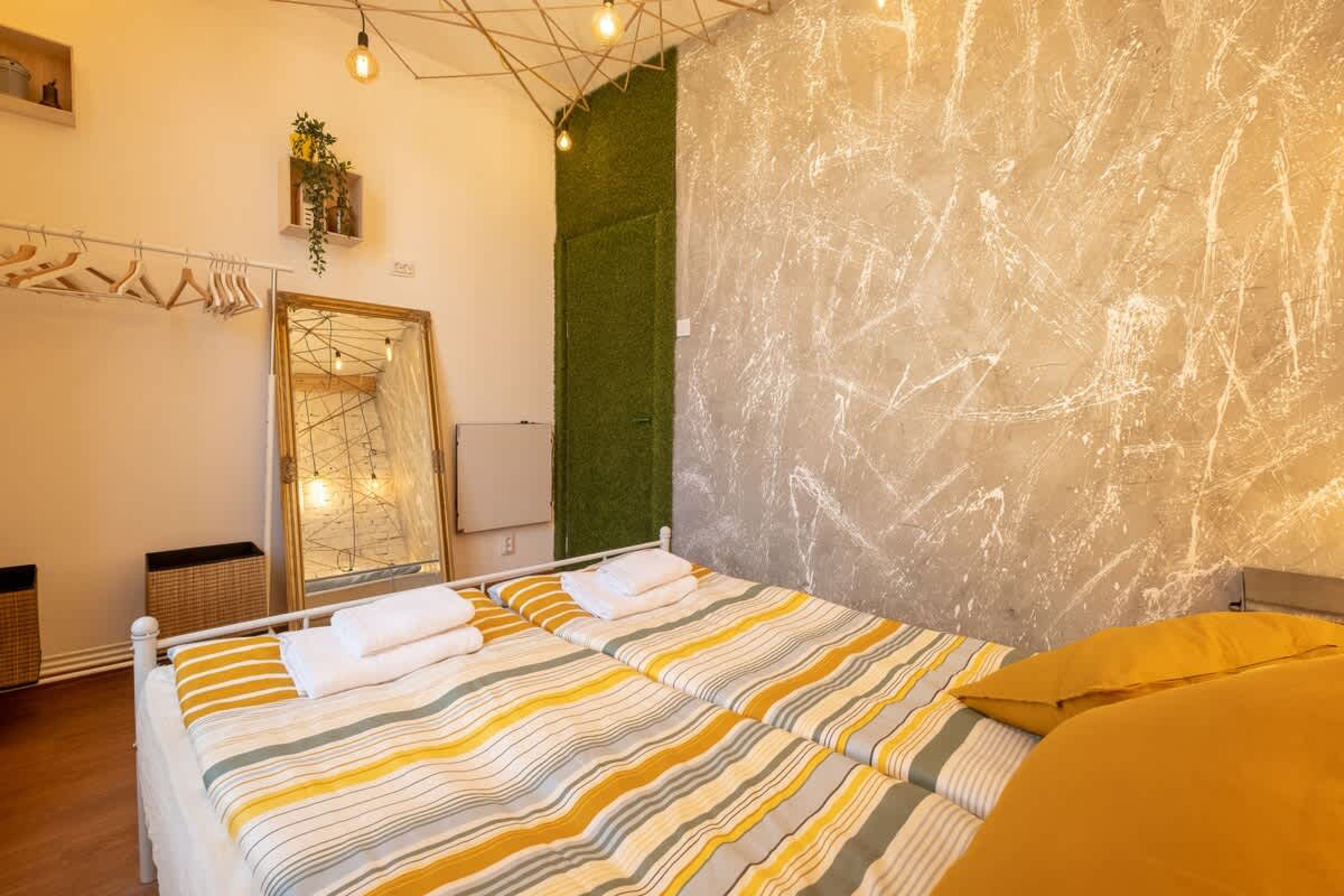 Scoutaround White Logo