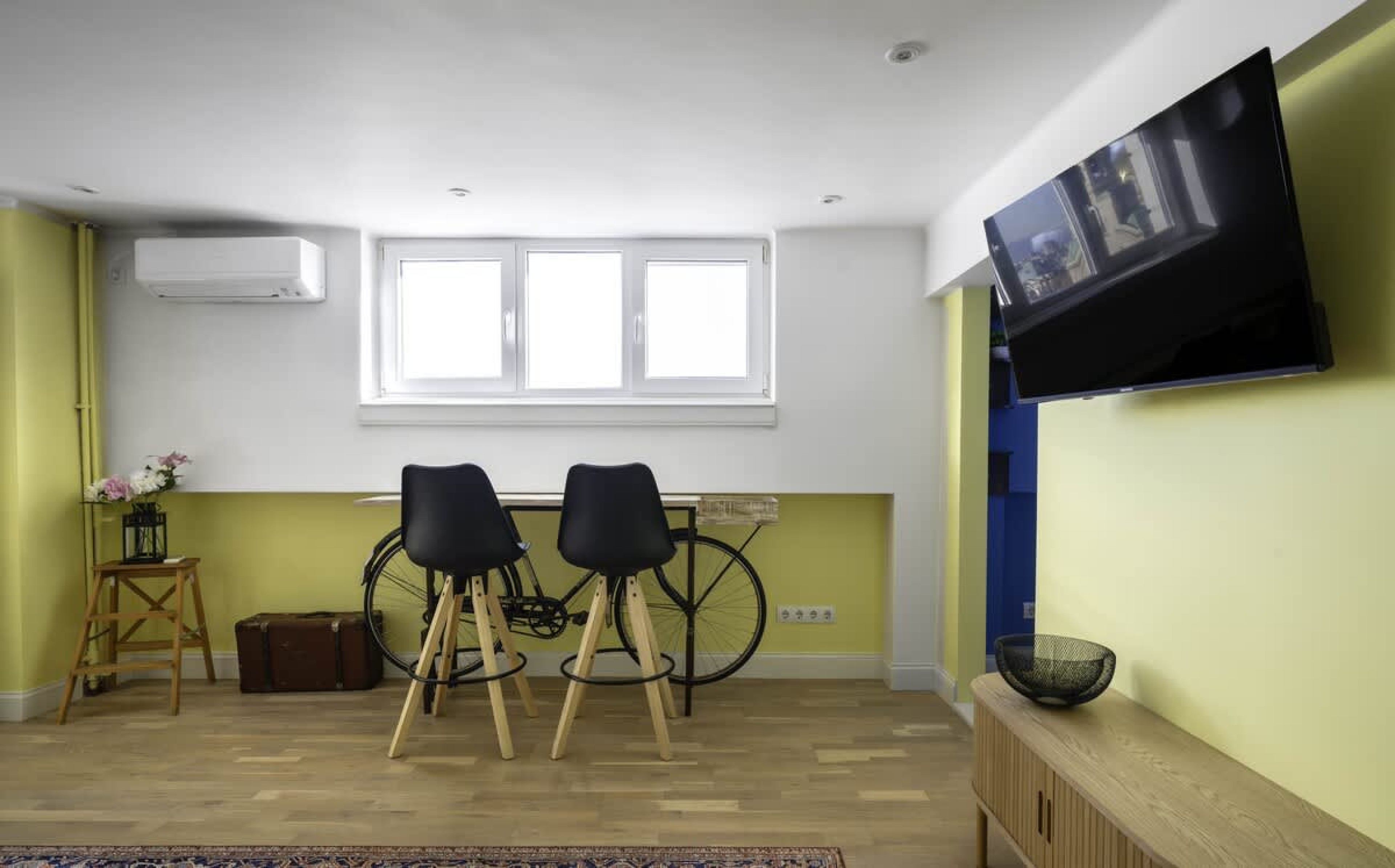 Scoutaround White Logo