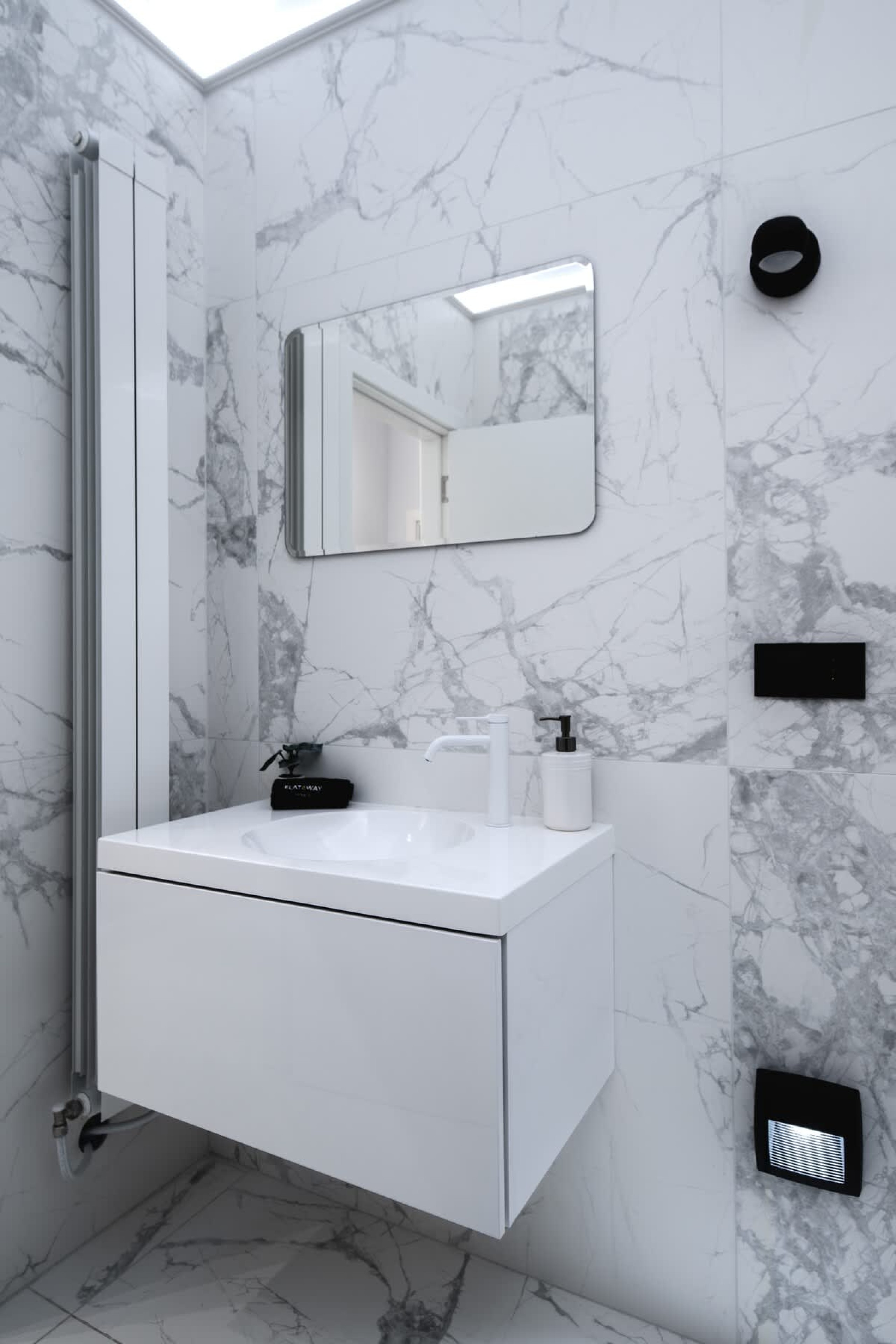 Scoutaround White Logo