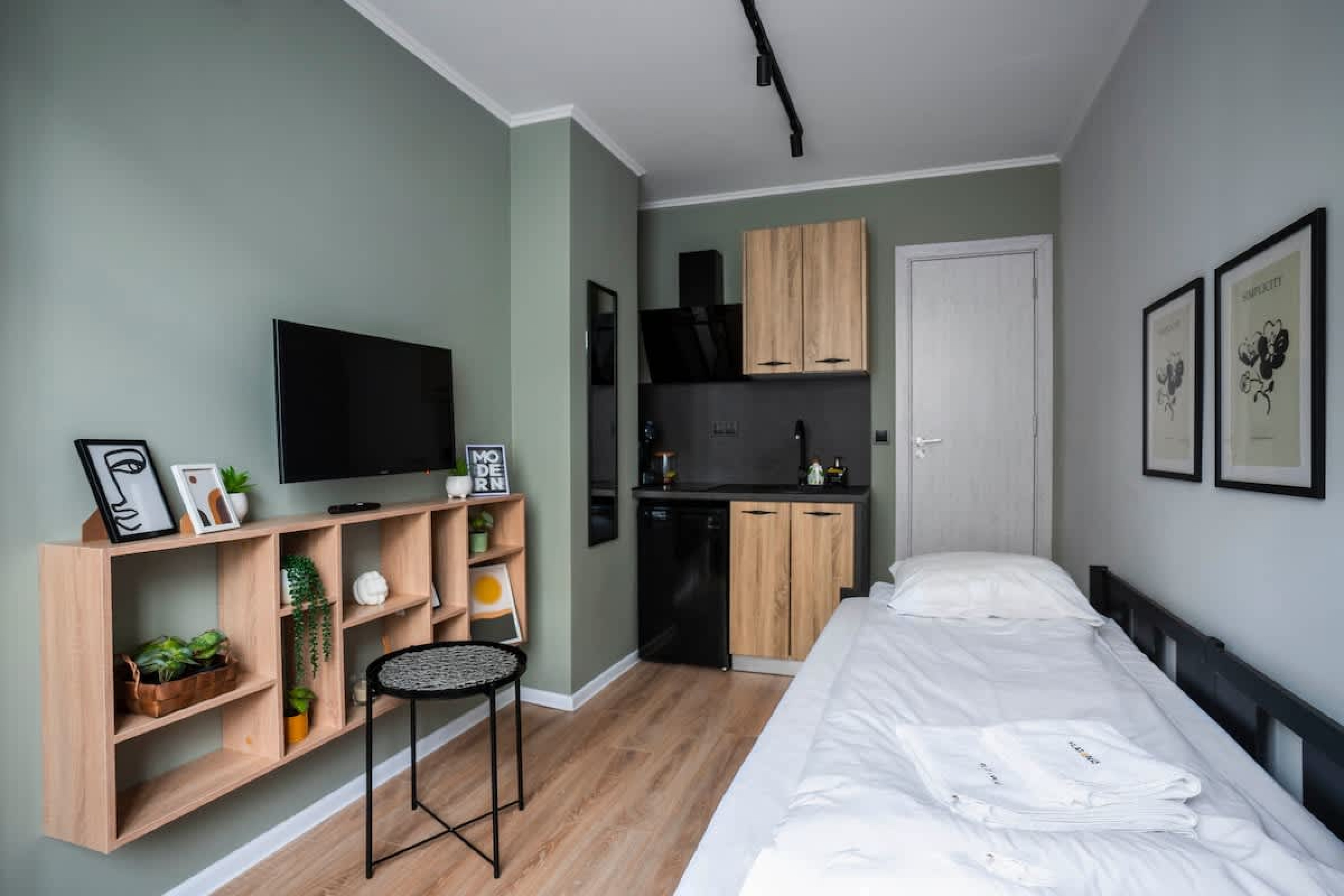 Scoutaround White Logo