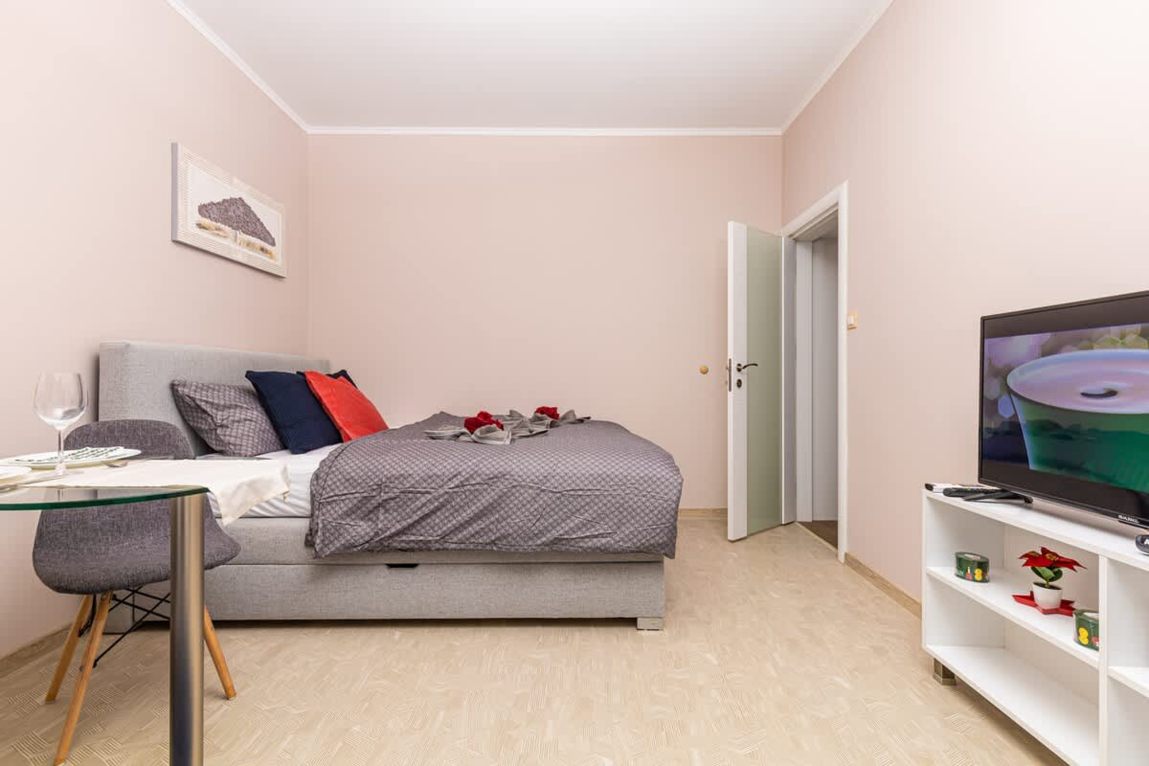 Scoutaround White Logo