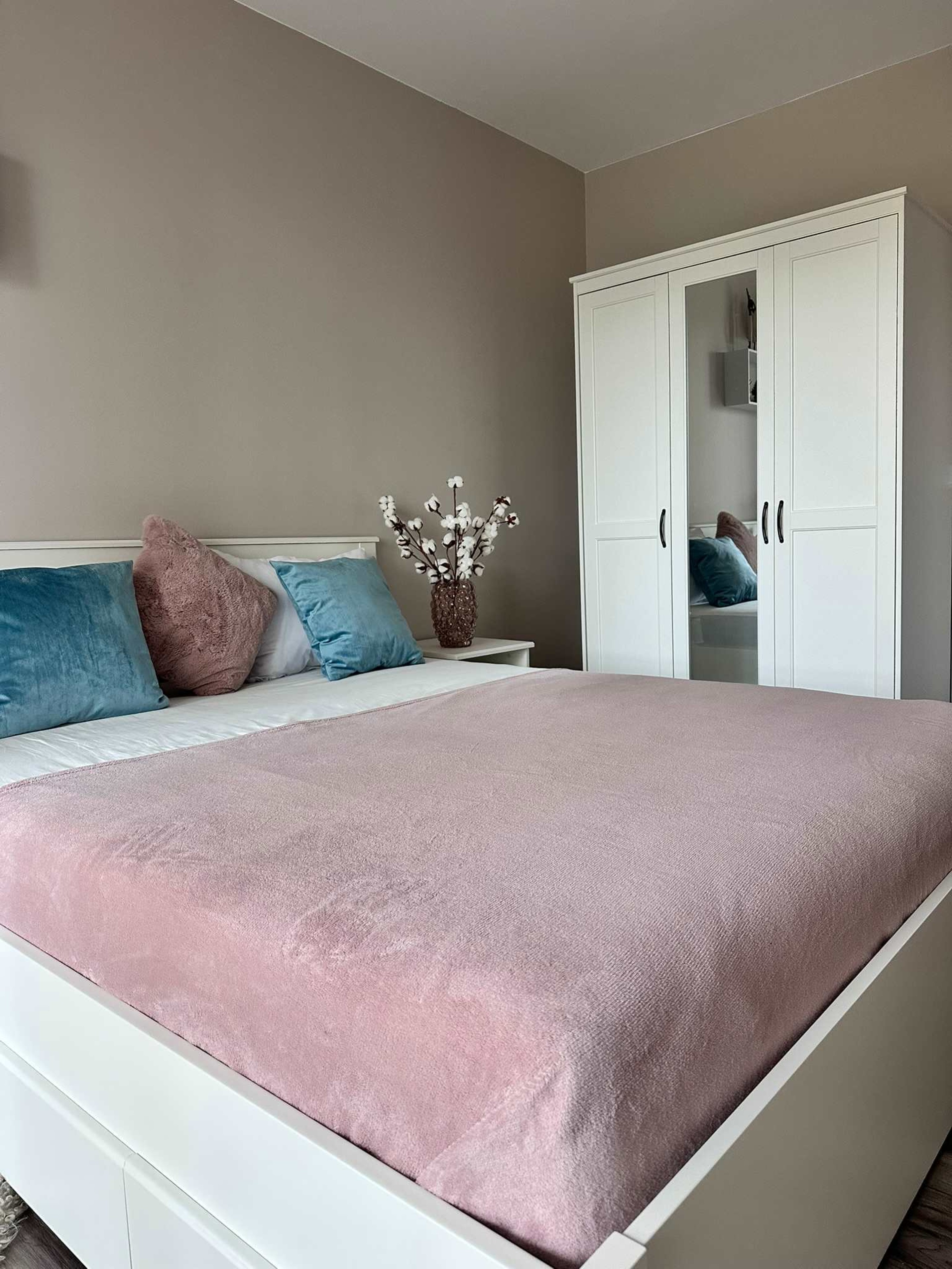 Scoutaround White Logo