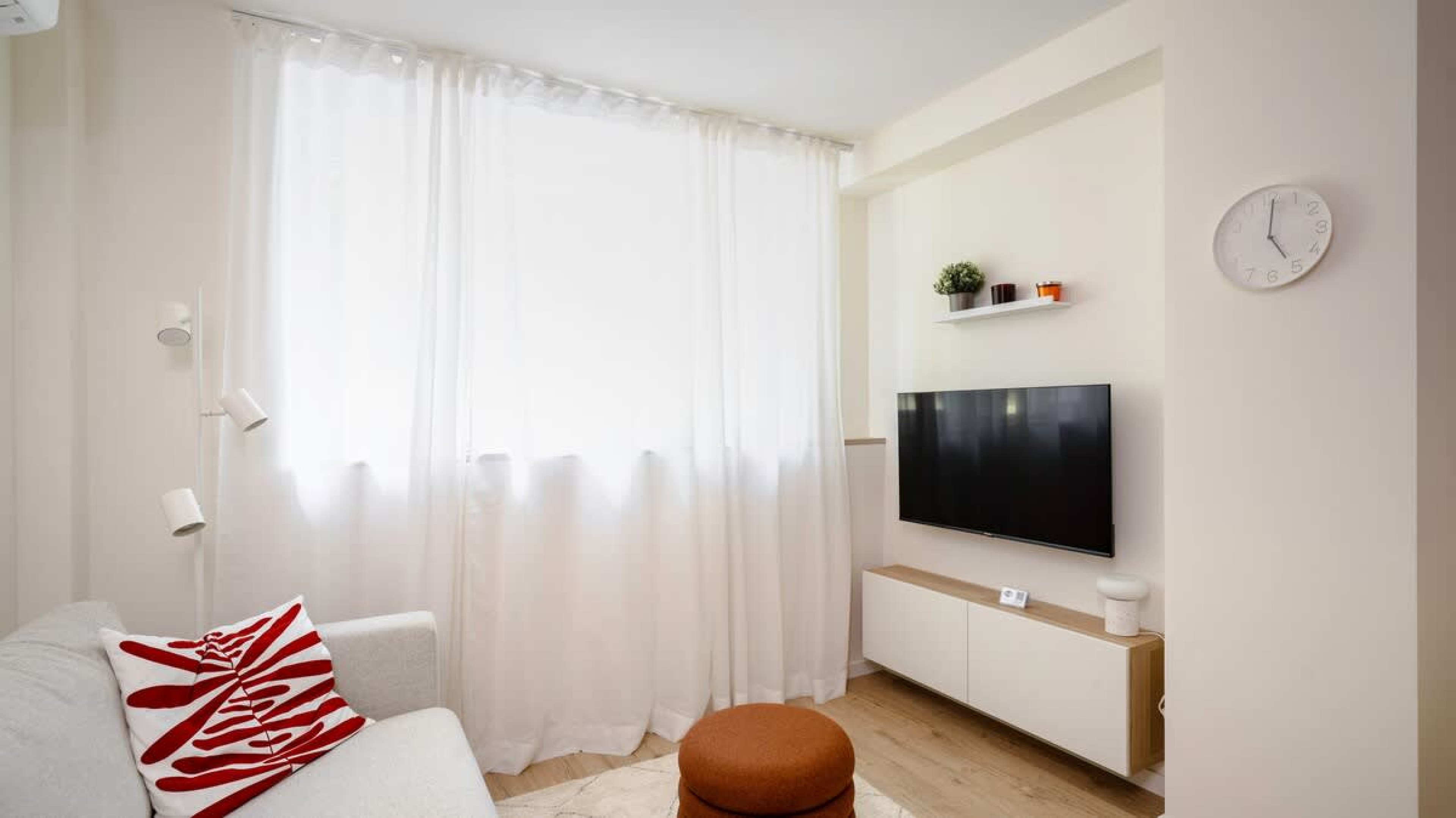 Scoutaround White Logo