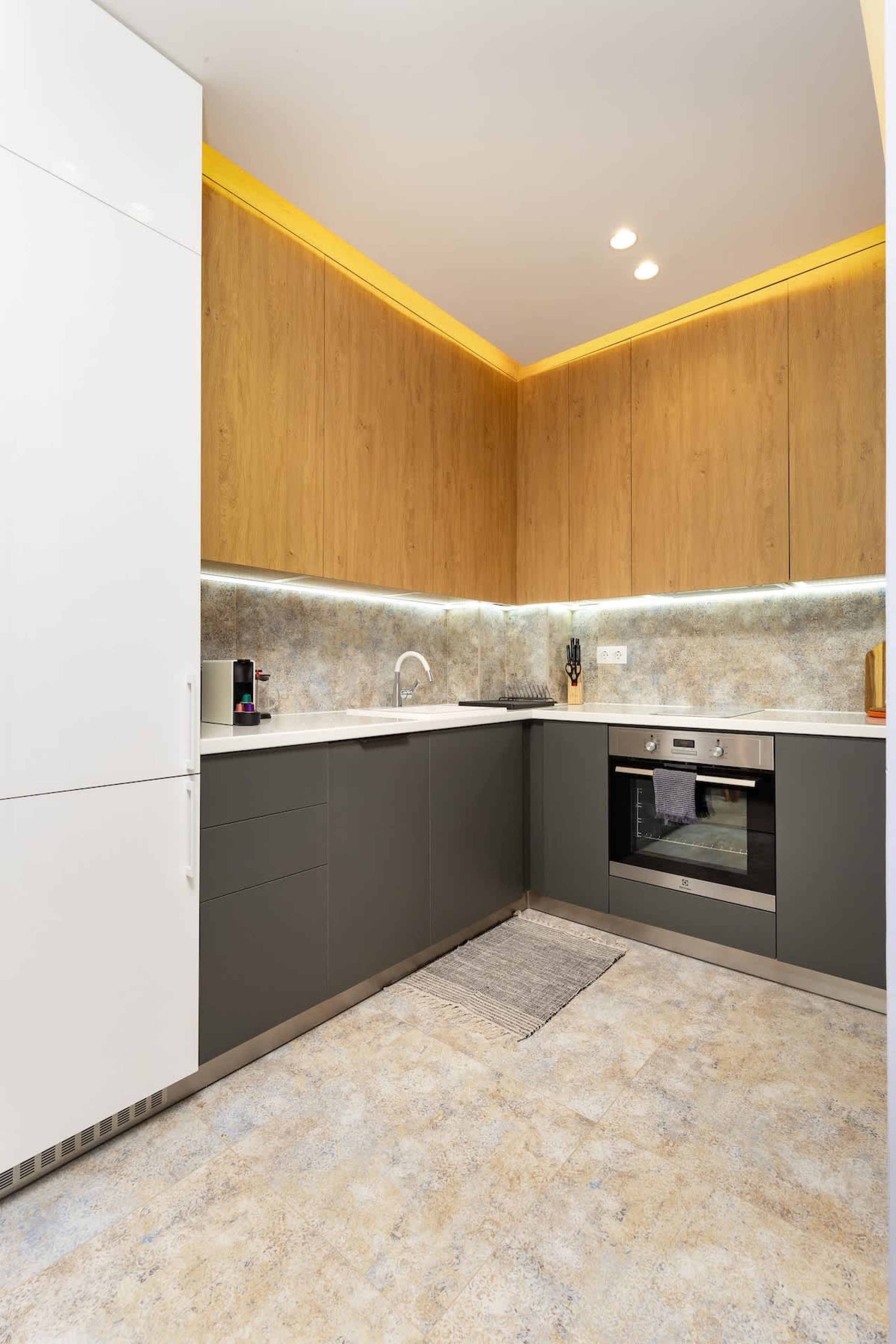 Scoutaround White Logo