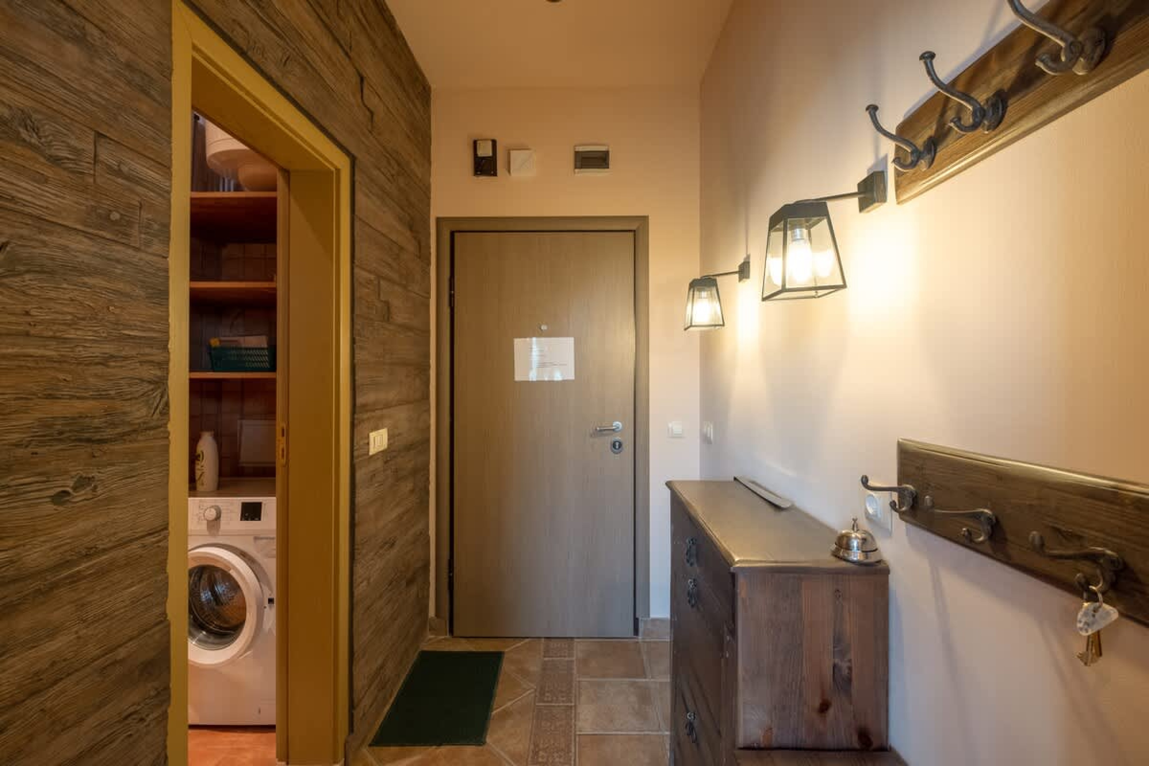 Scoutaround White Logo