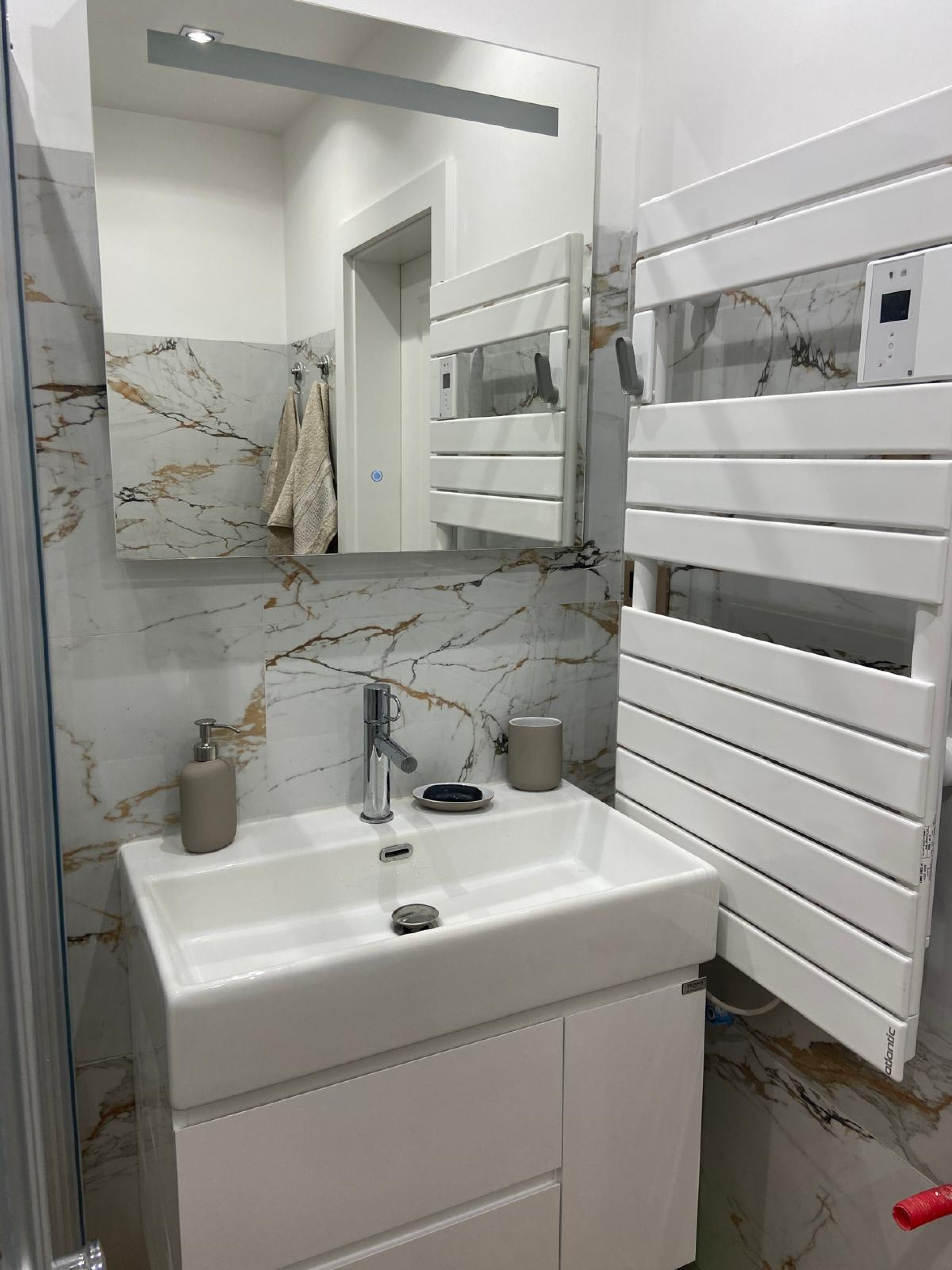 Scoutaround White Logo