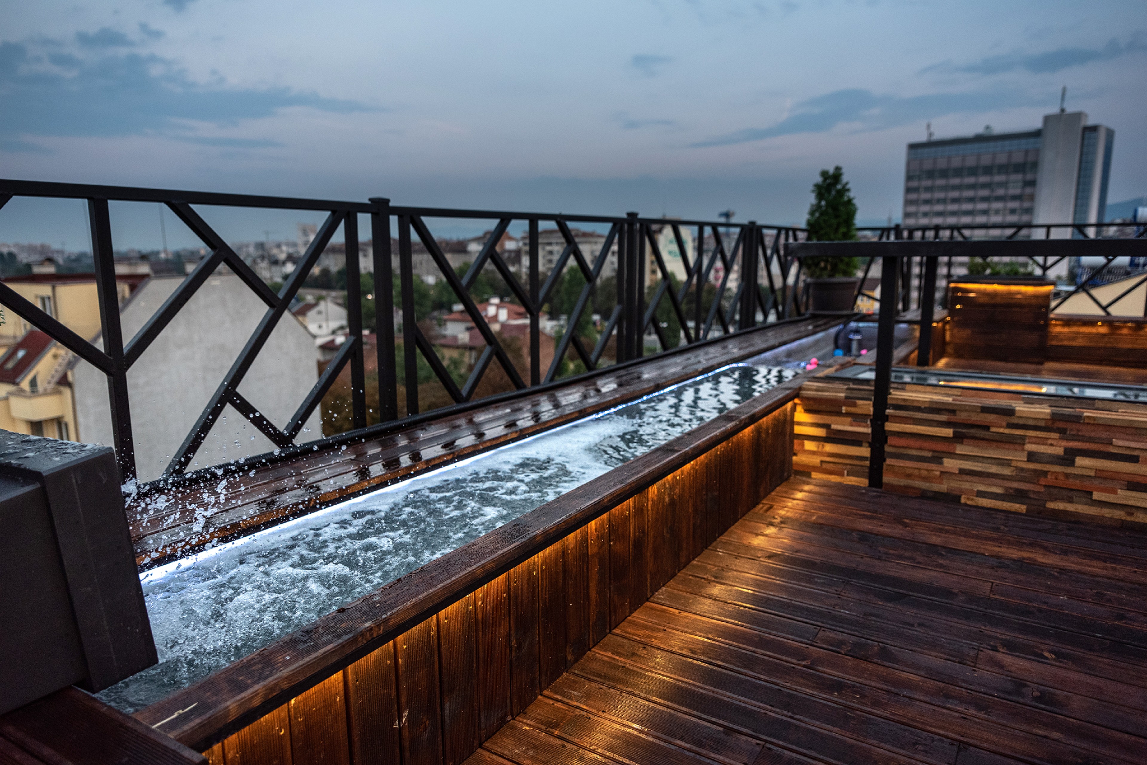 Scoutaround White Logo