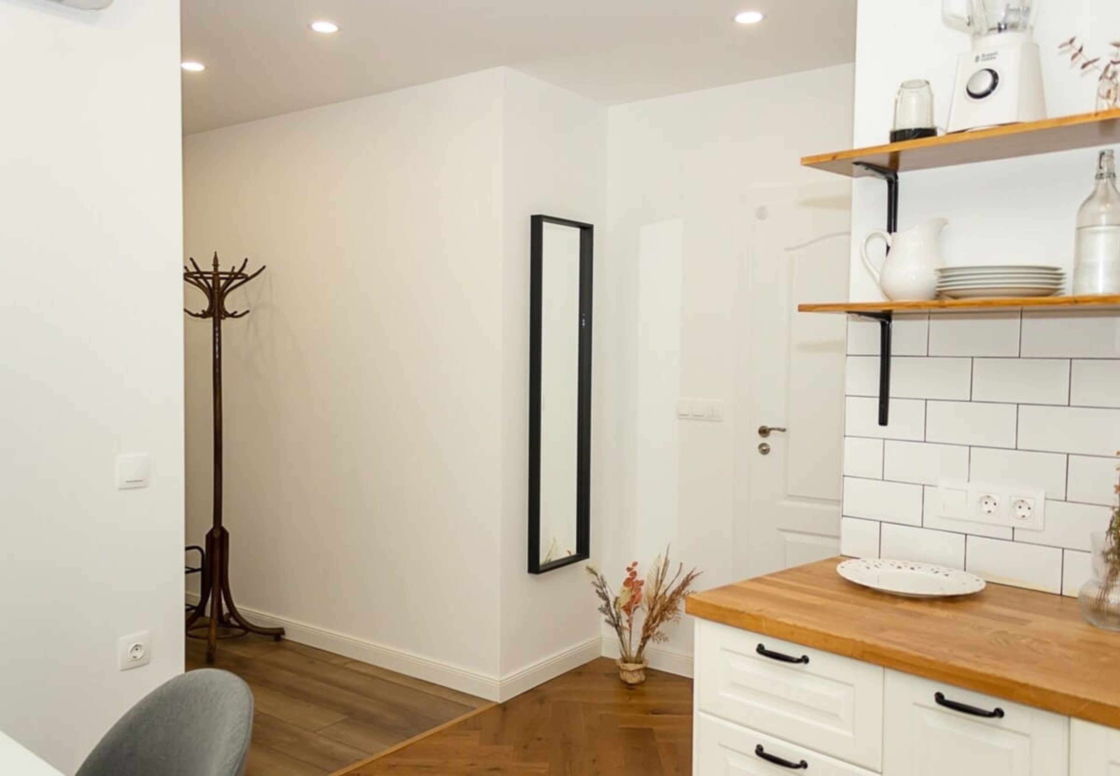 Scoutaround White Logo