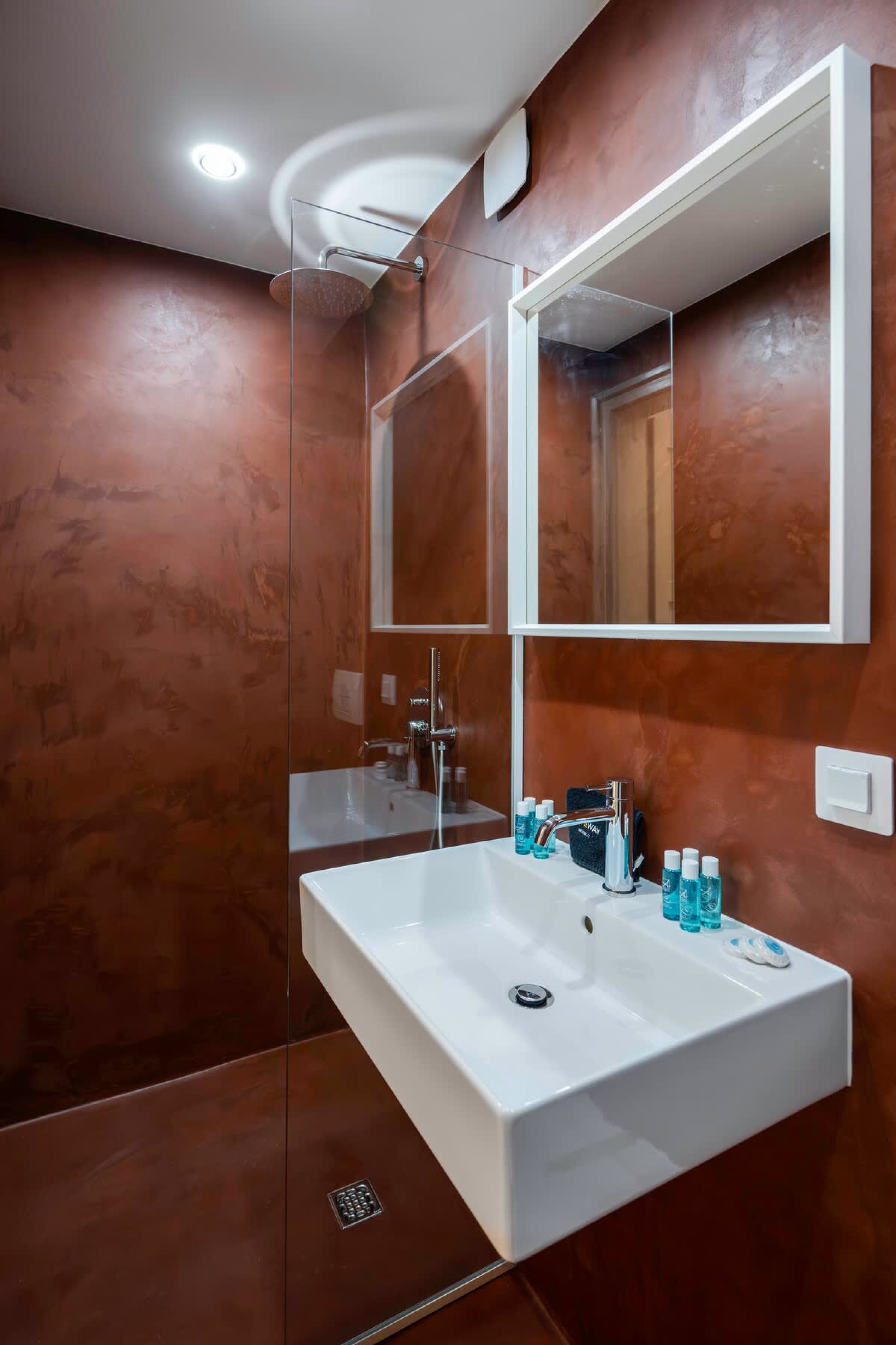 Scoutaround White Logo