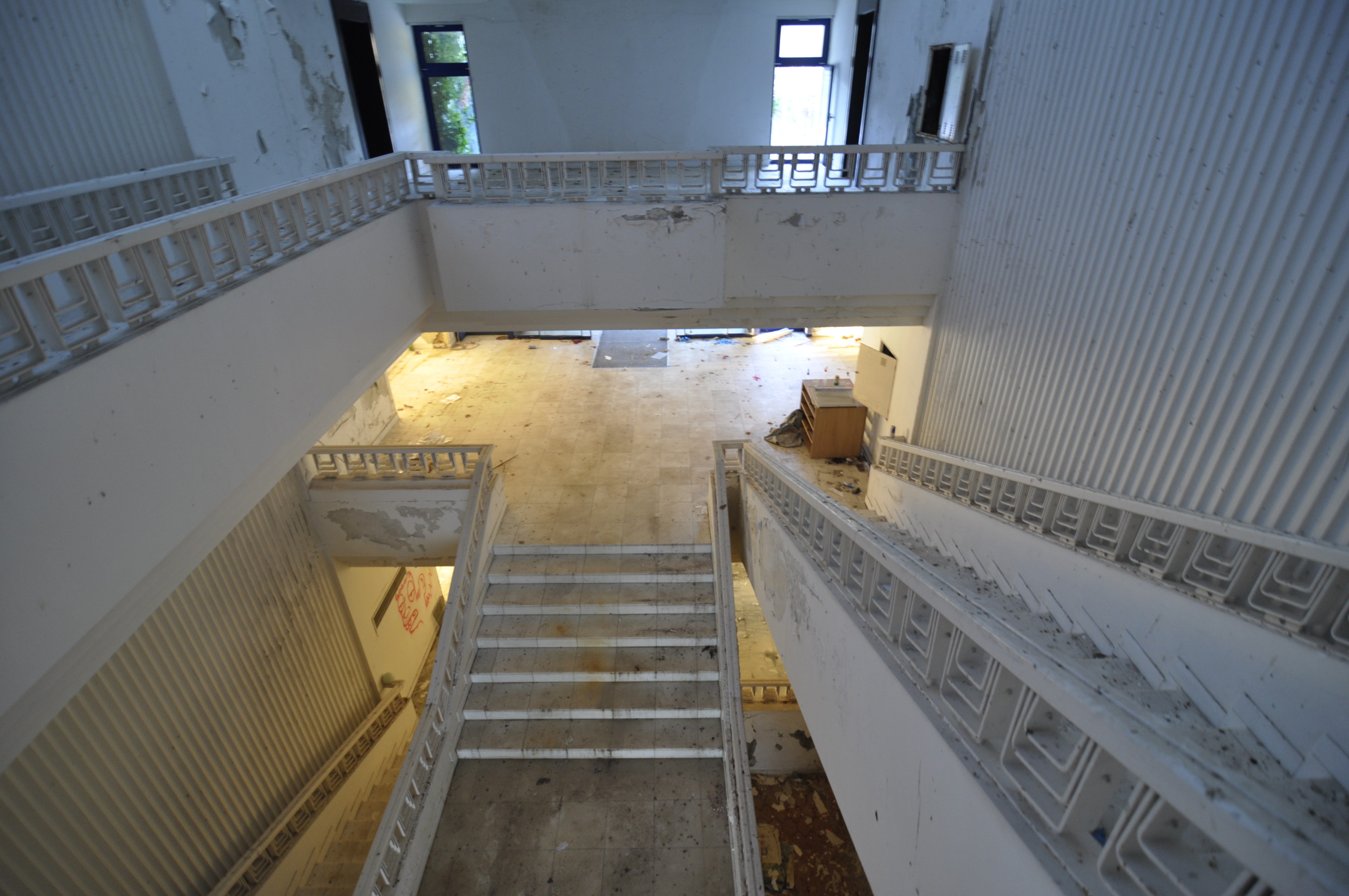 Scoutaround White Logo