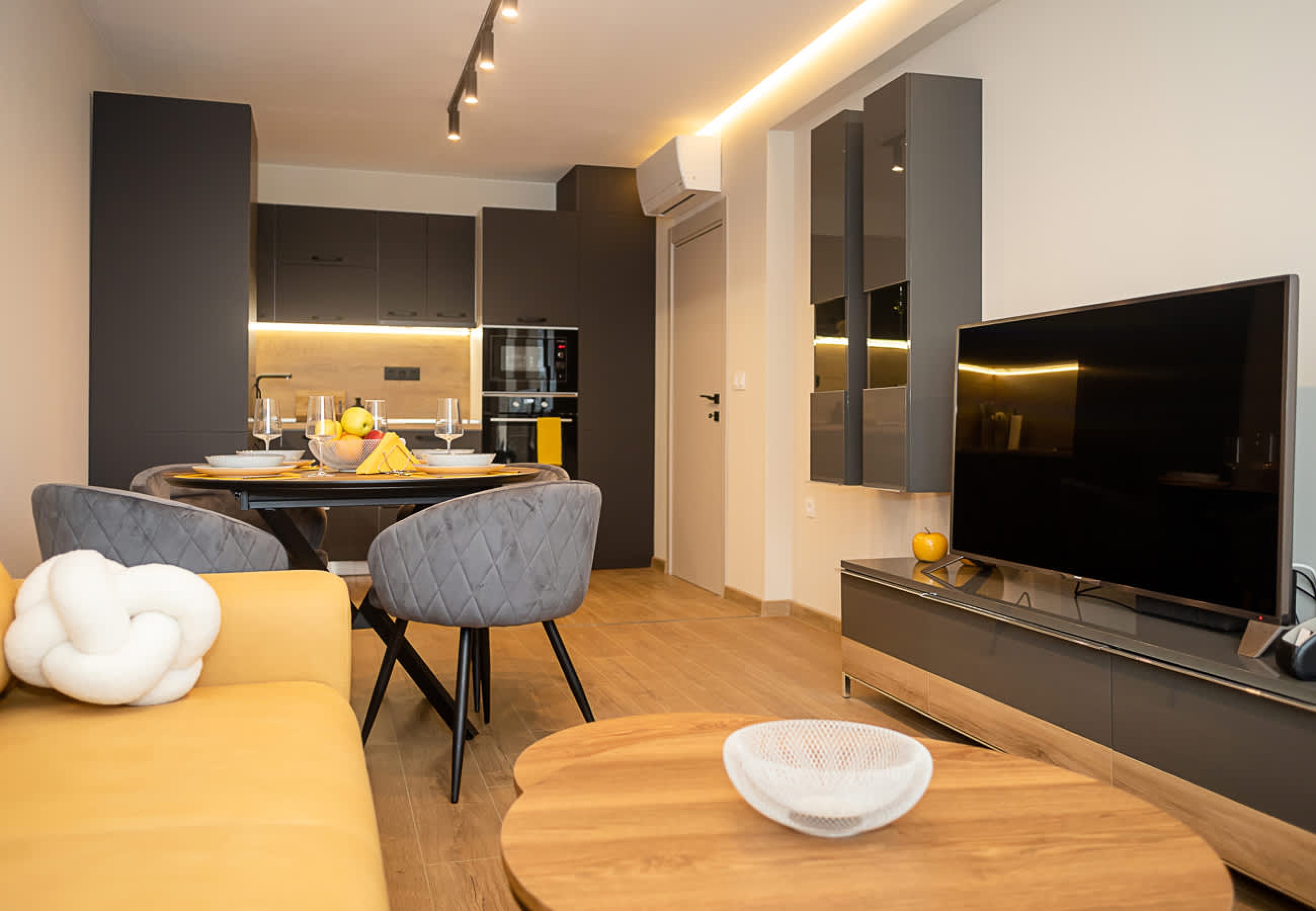 Scoutaround White Logo