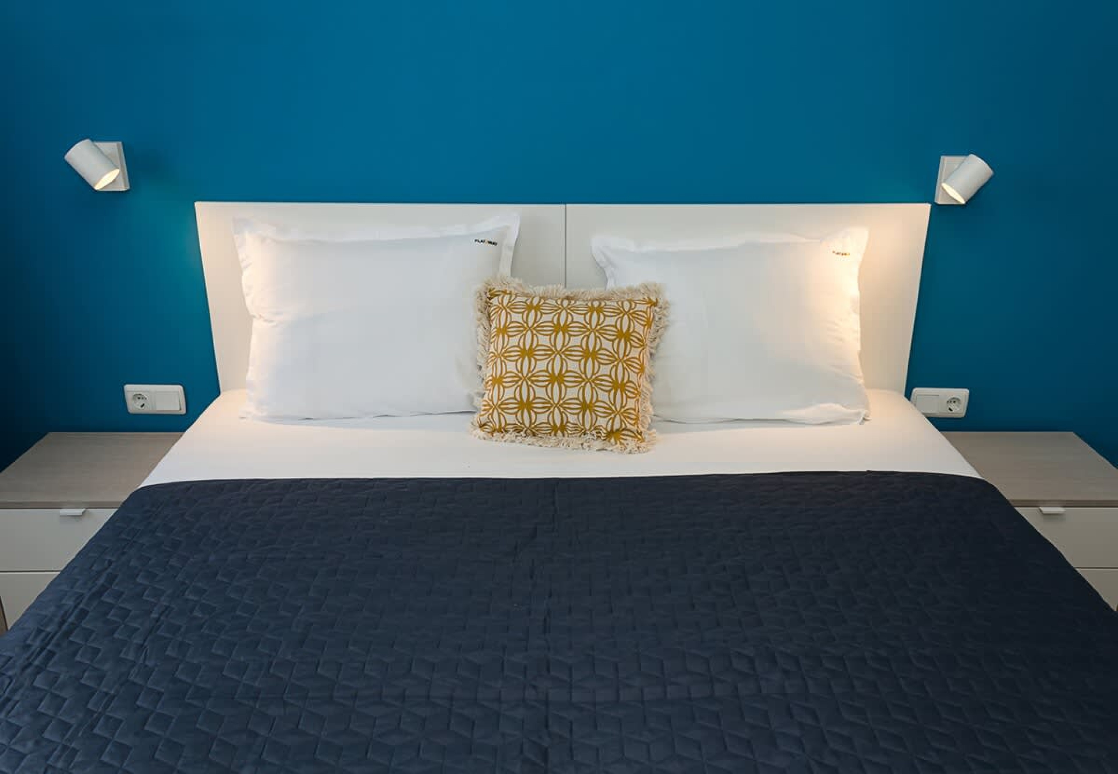 Scoutaround White Logo