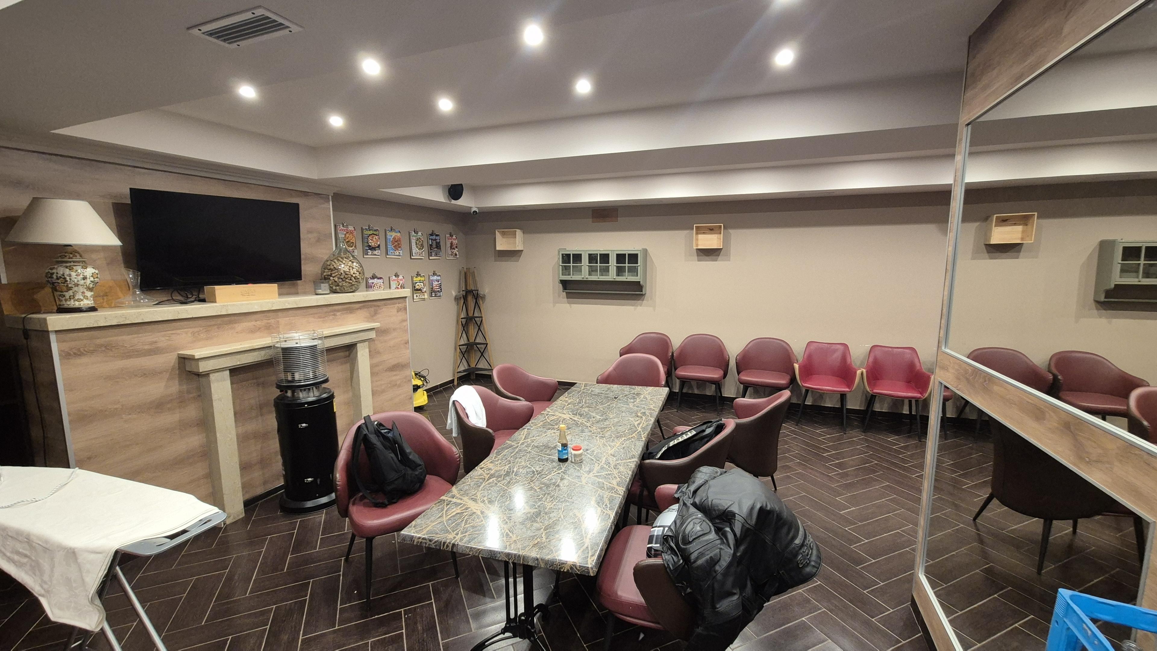 Representative seating / Table