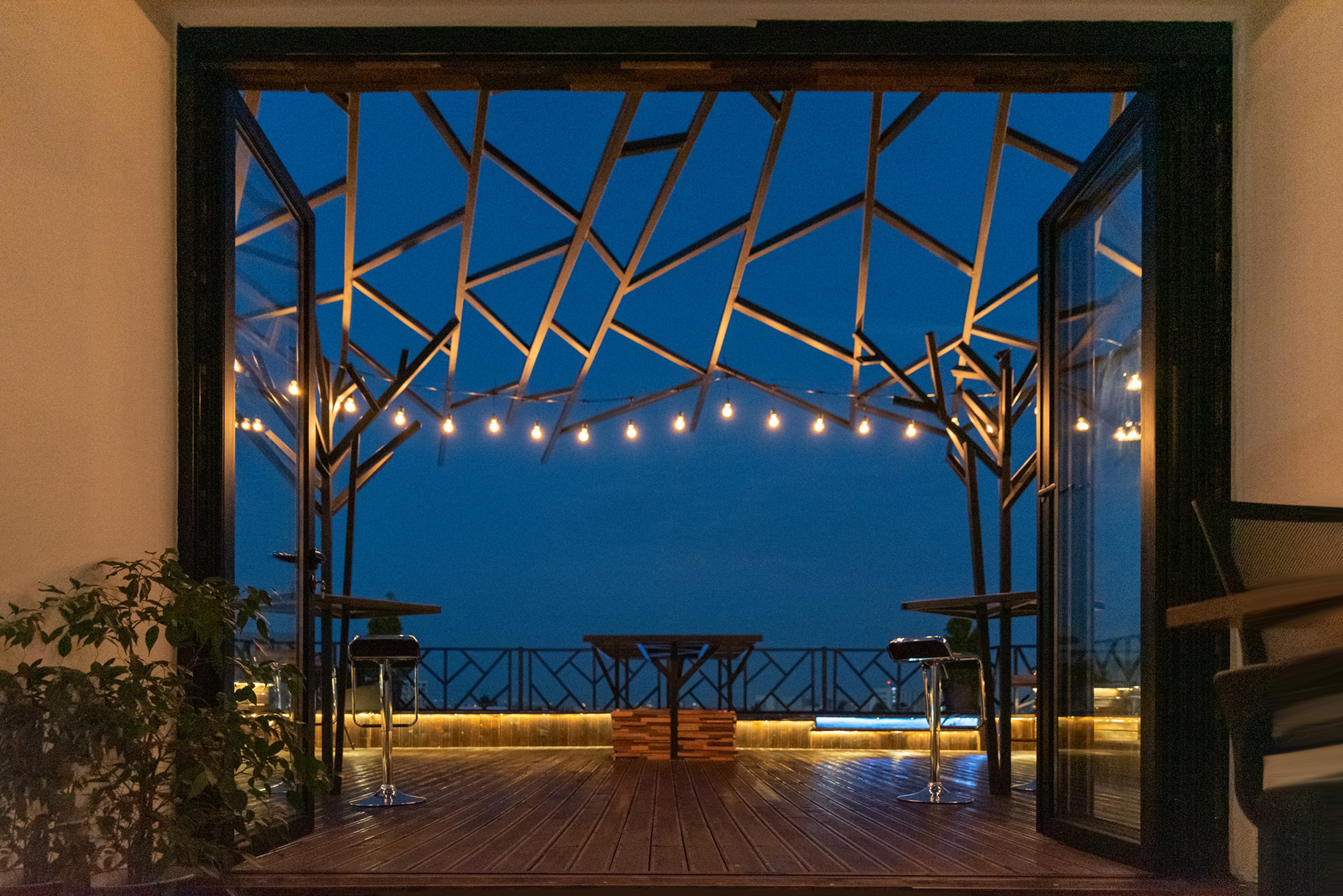 Scoutaround White Logo