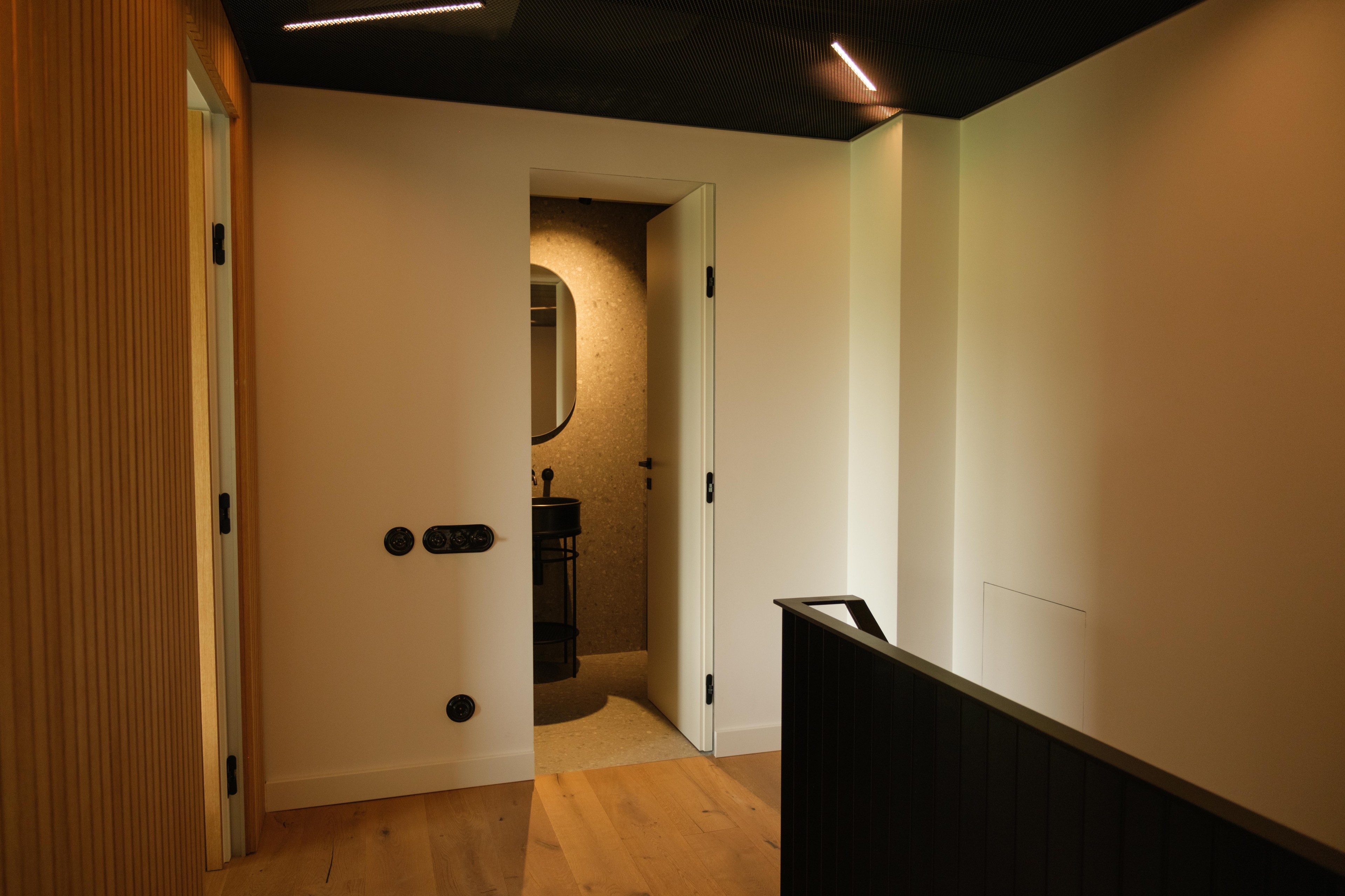 Scoutaround White Logo