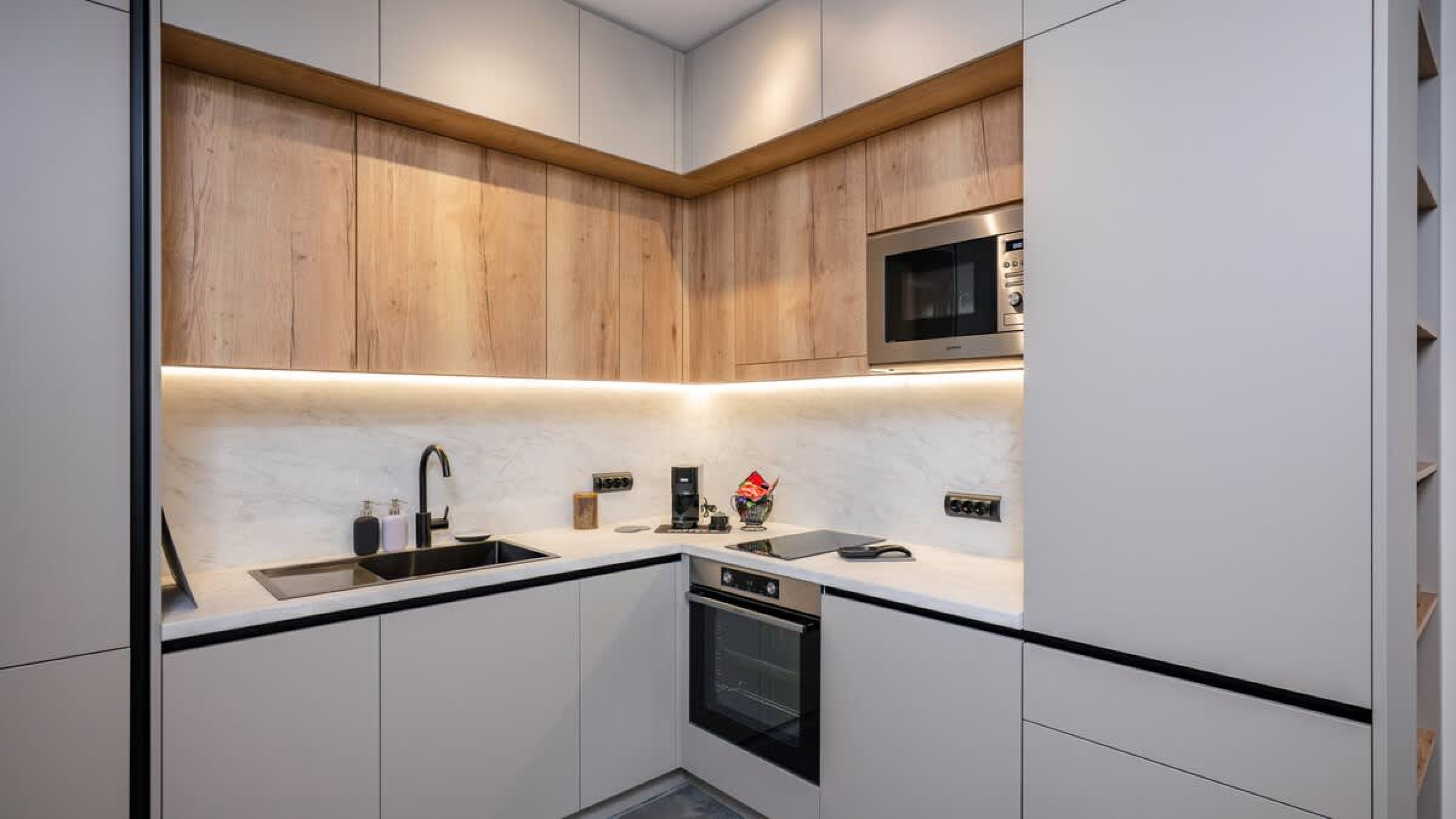 Scoutaround White Logo