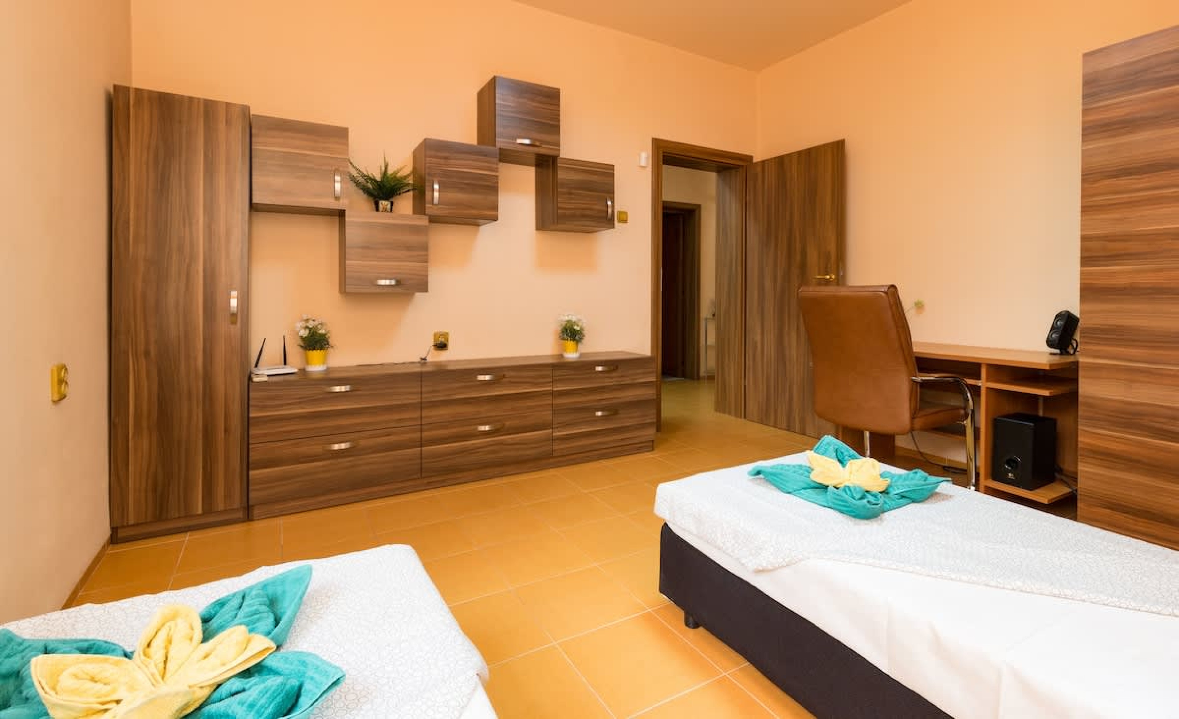 Scoutaround White Logo