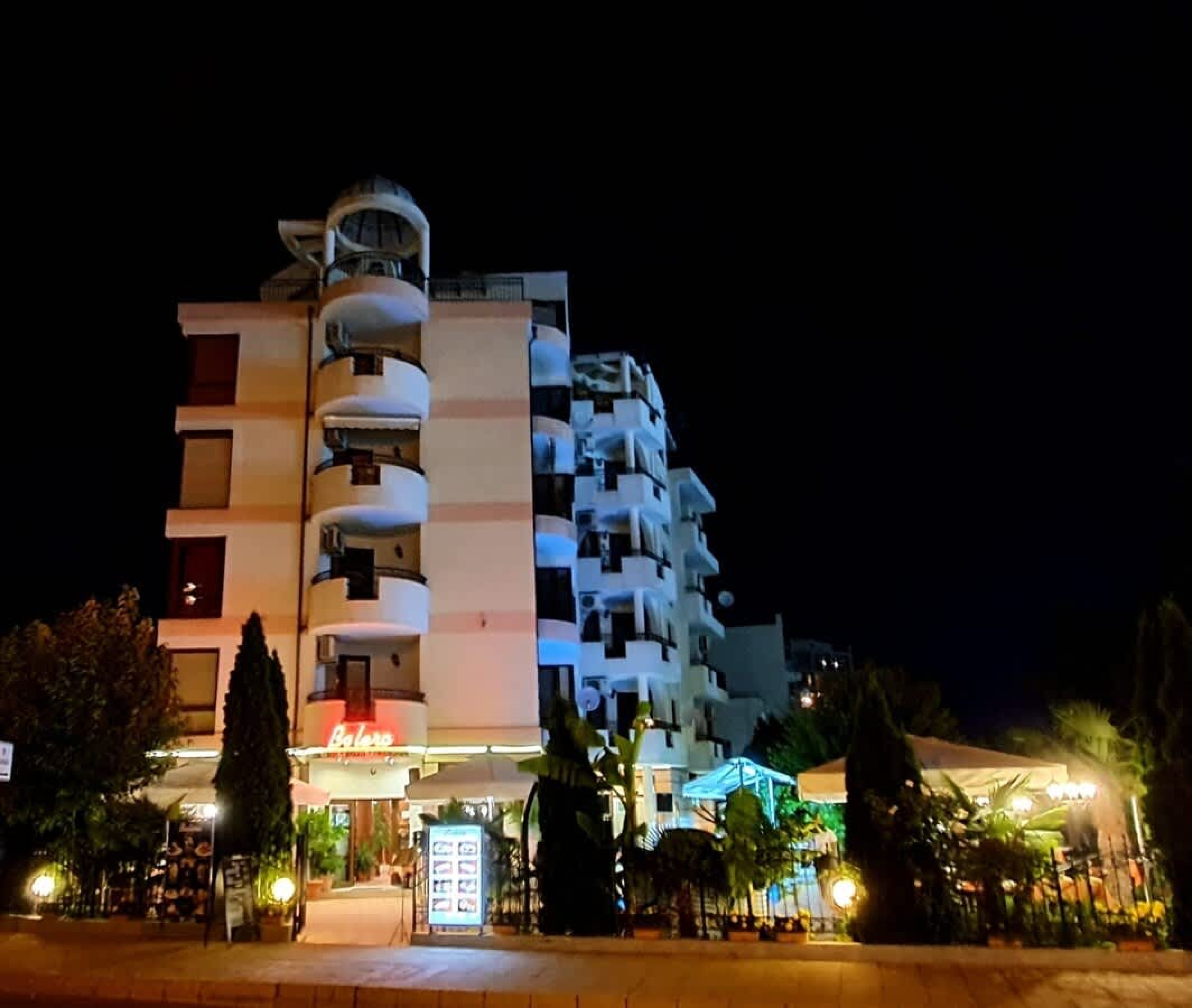 Scoutaround White Logo